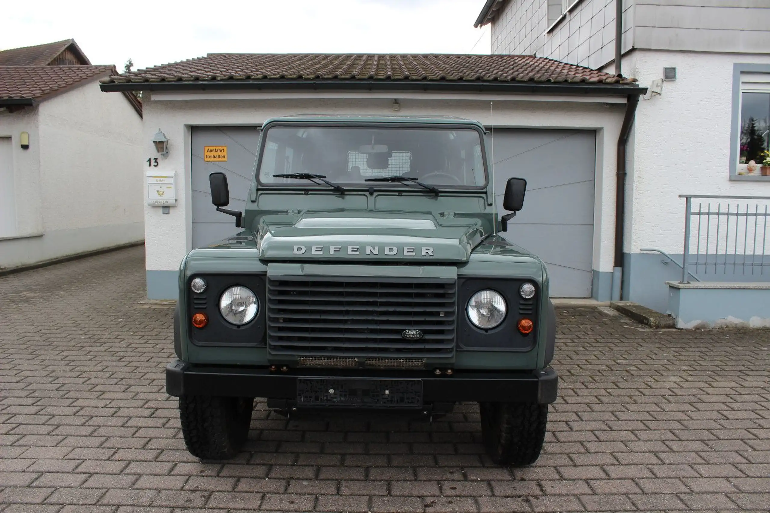 Land Rover - Defender