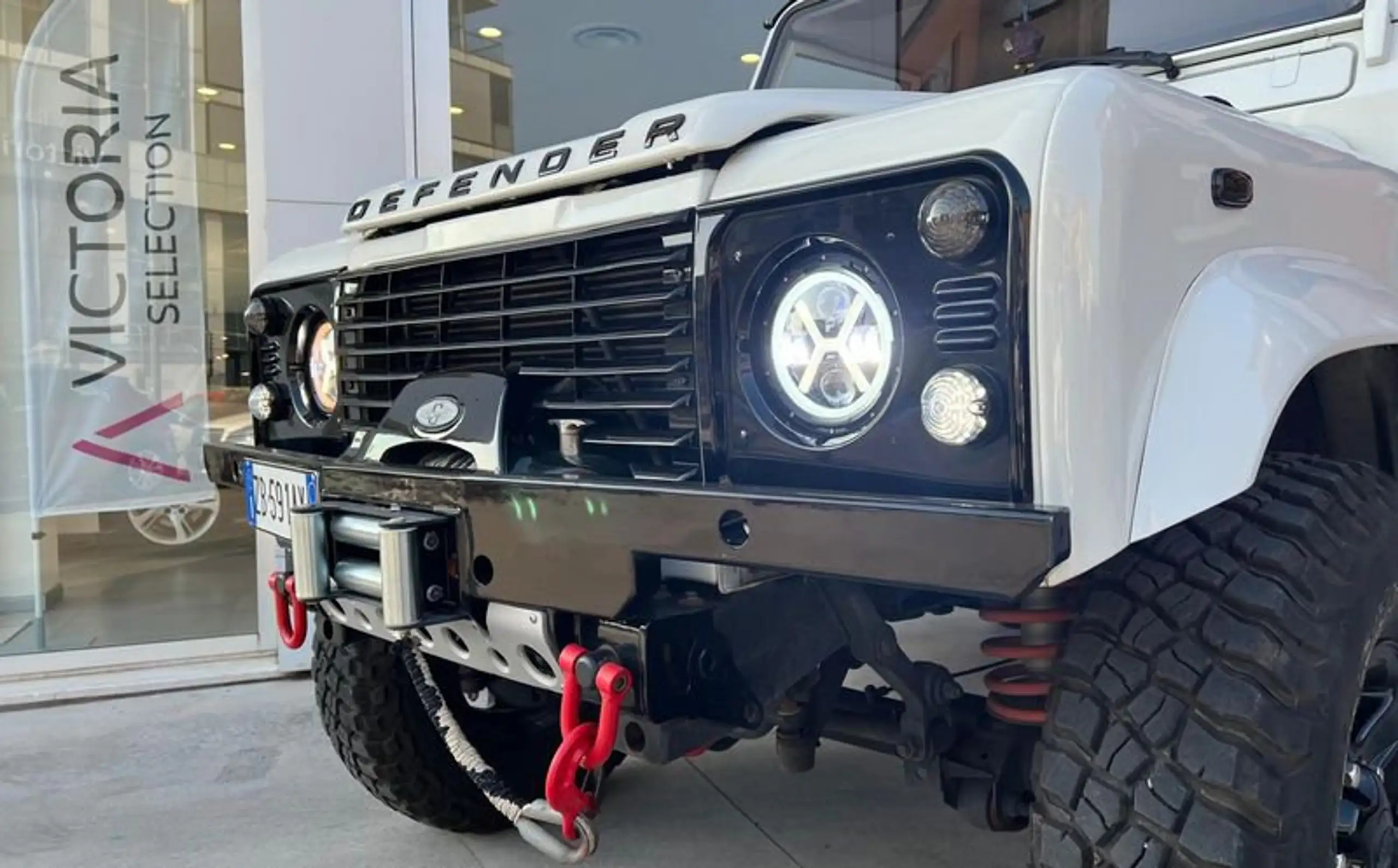 Land Rover - Defender