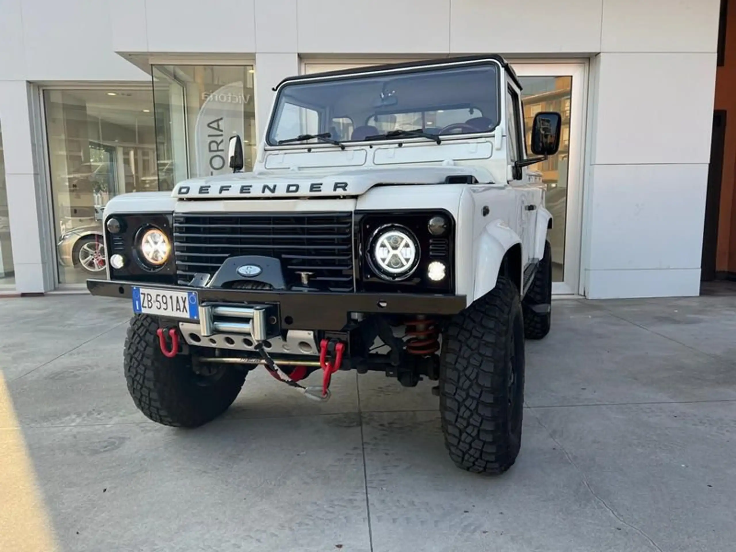 Land Rover - Defender