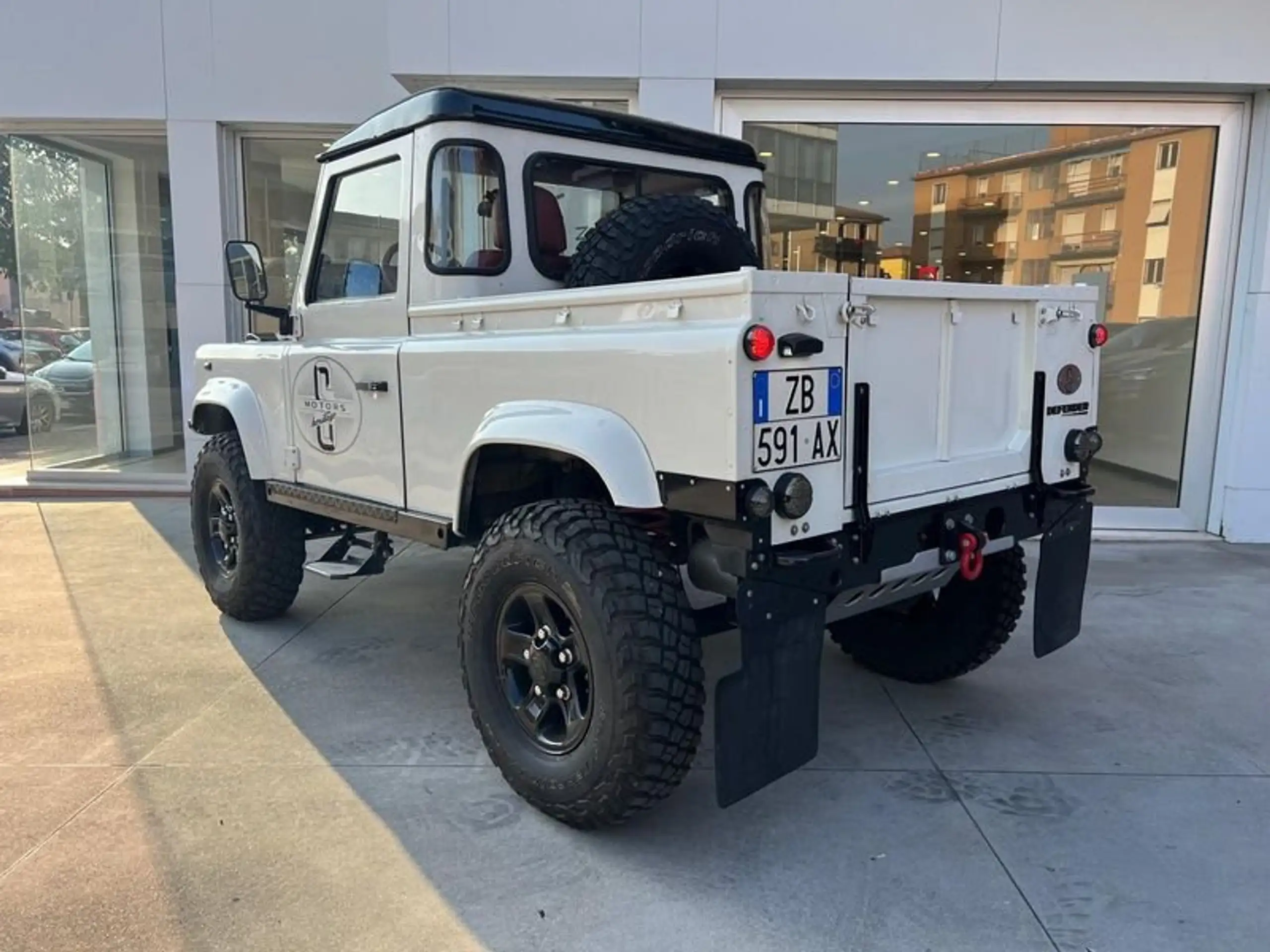 Land Rover - Defender