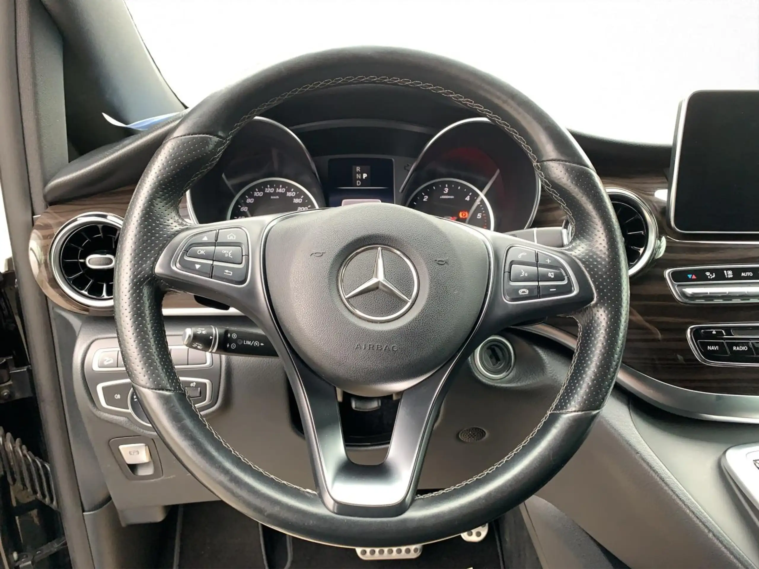 Mercedes-Benz - V 300