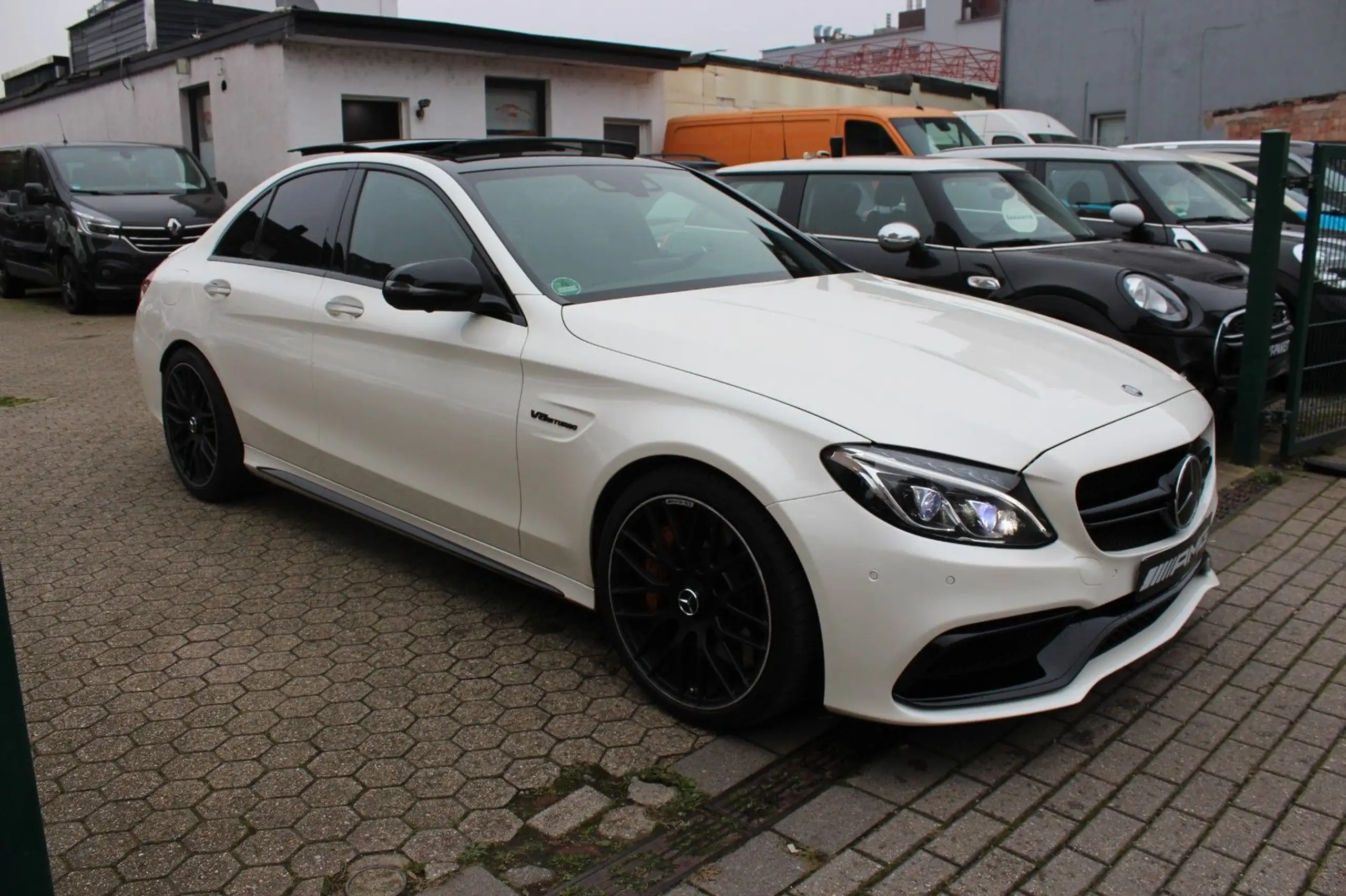 Mercedes-Benz - C 63 AMG