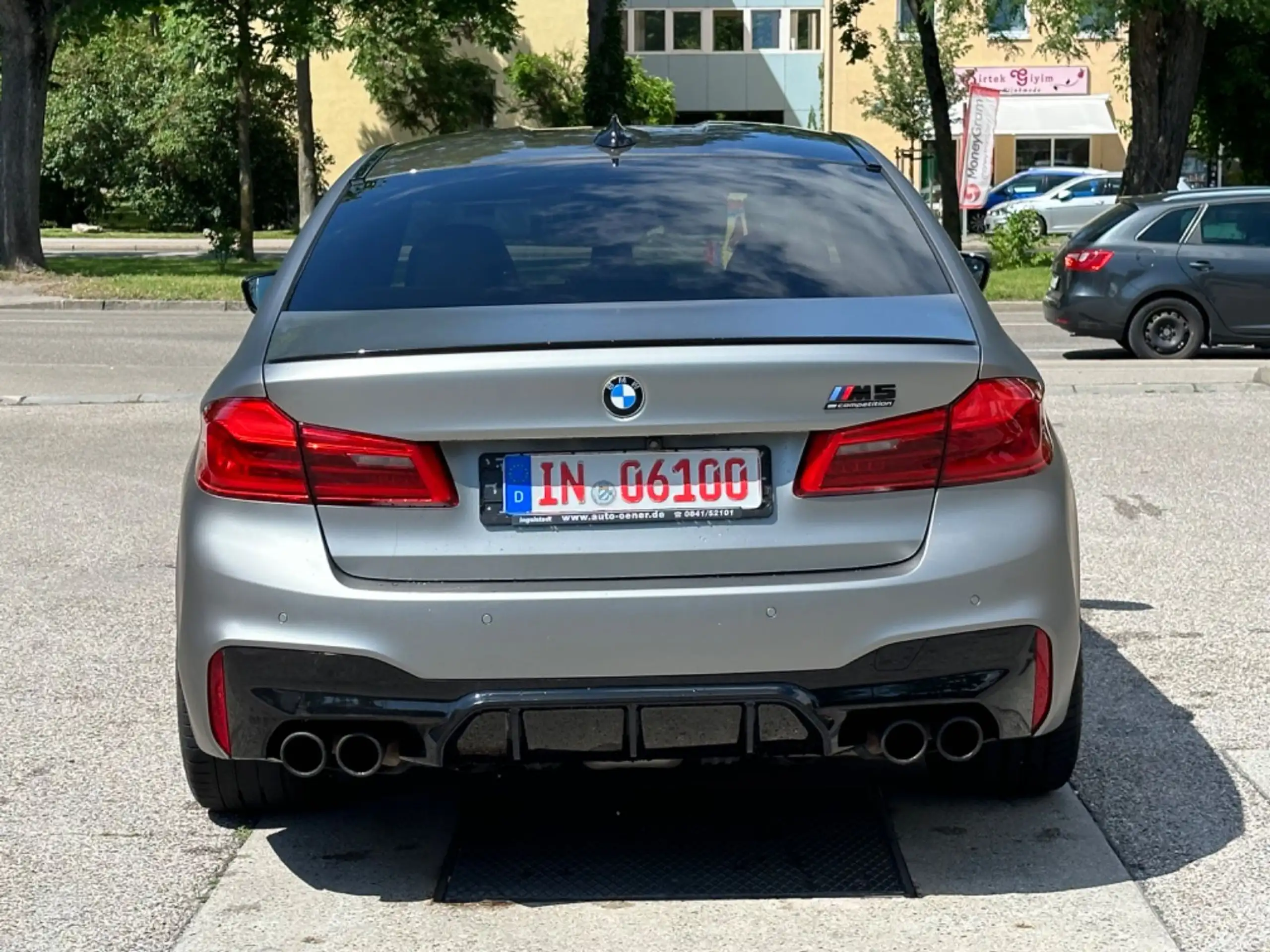 BMW - M5