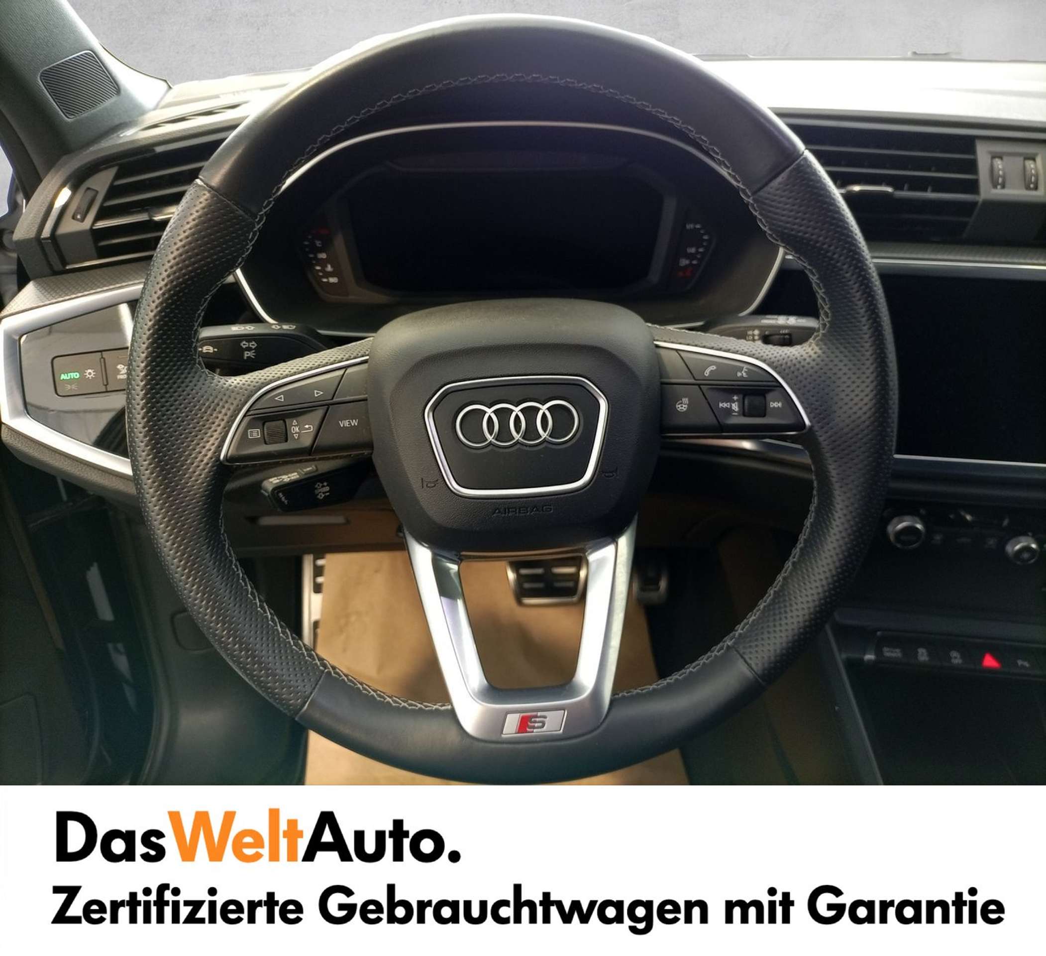 Audi - Q3