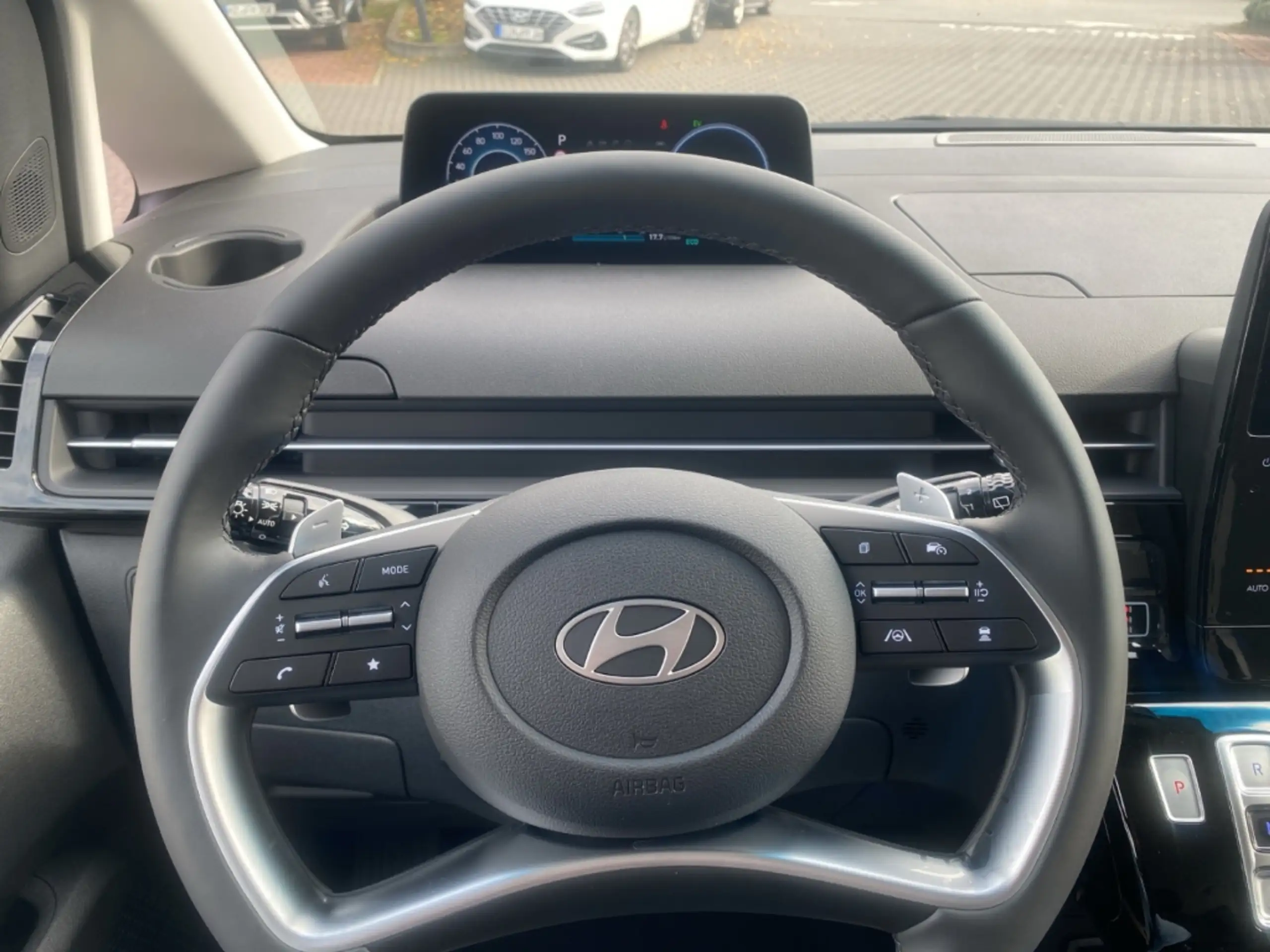 Hyundai - STARIA