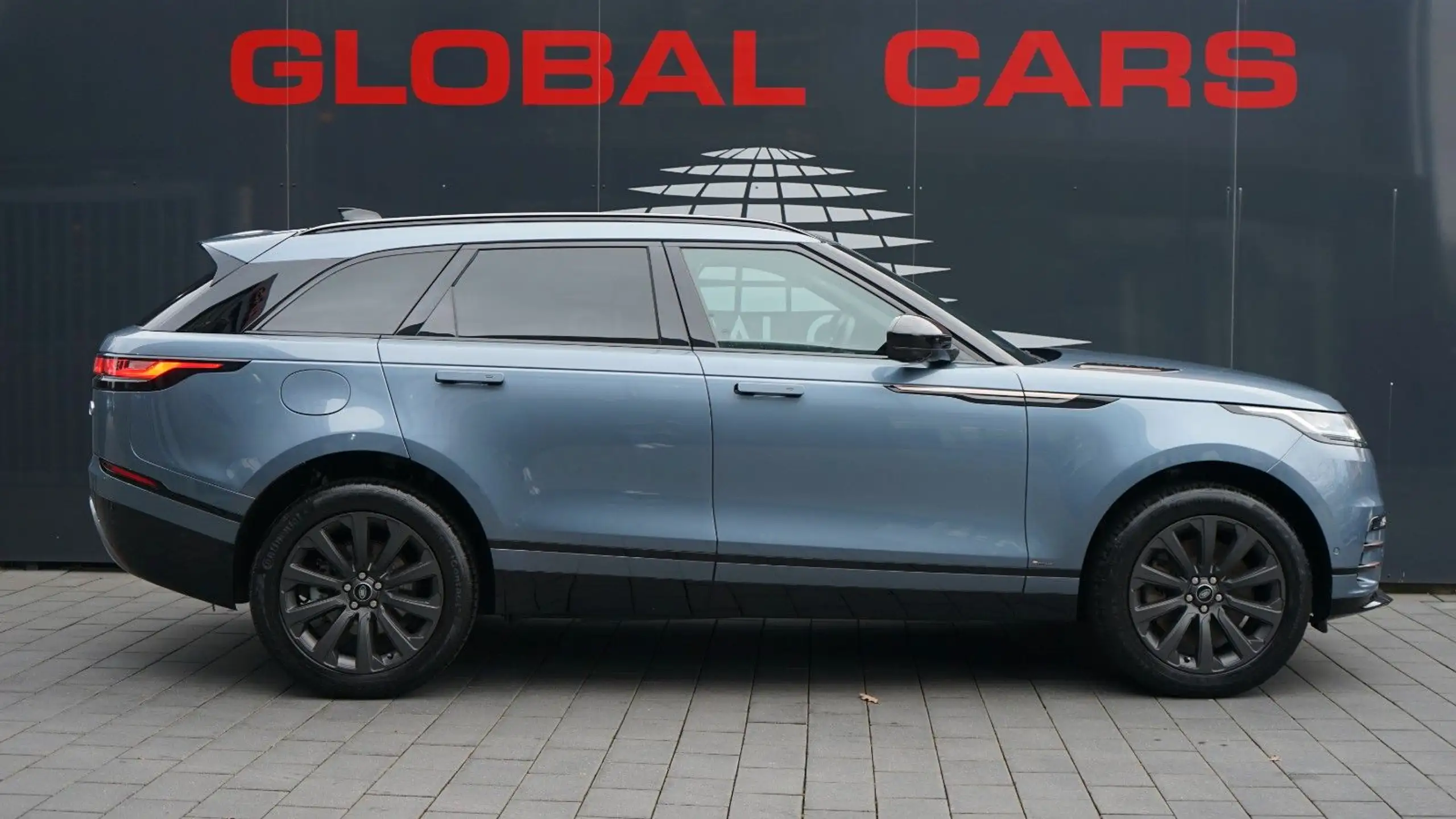 Land Rover - Range Rover Velar