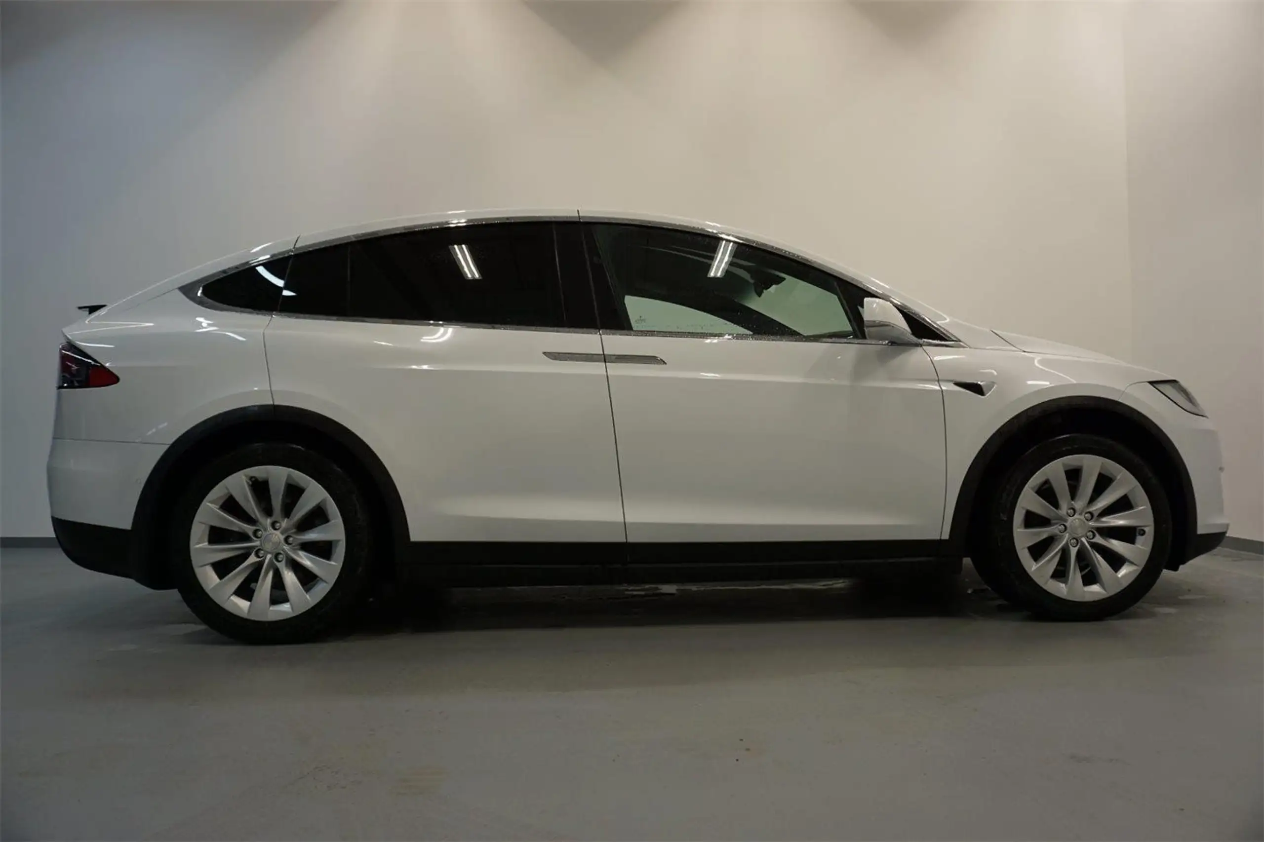 Tesla - Model X