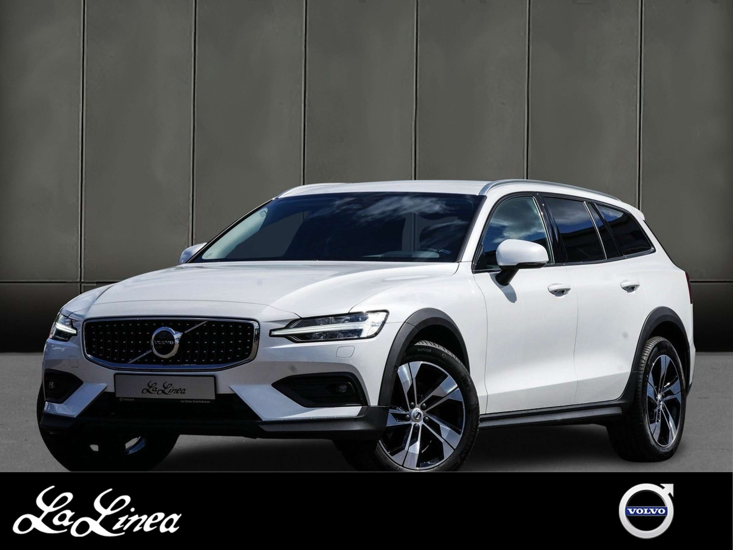 Volvo V60 Cross Country 2023