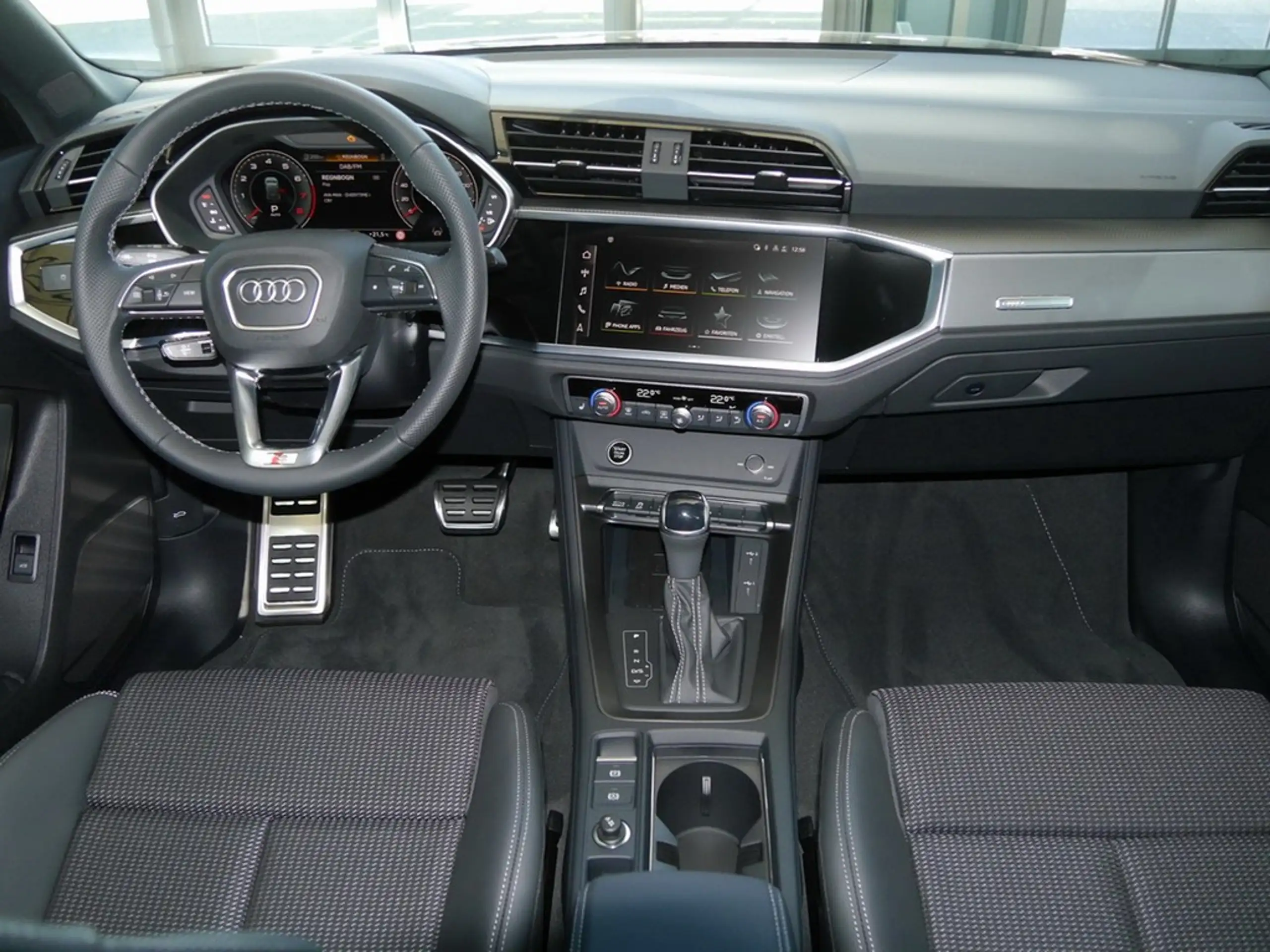 Audi - Q3