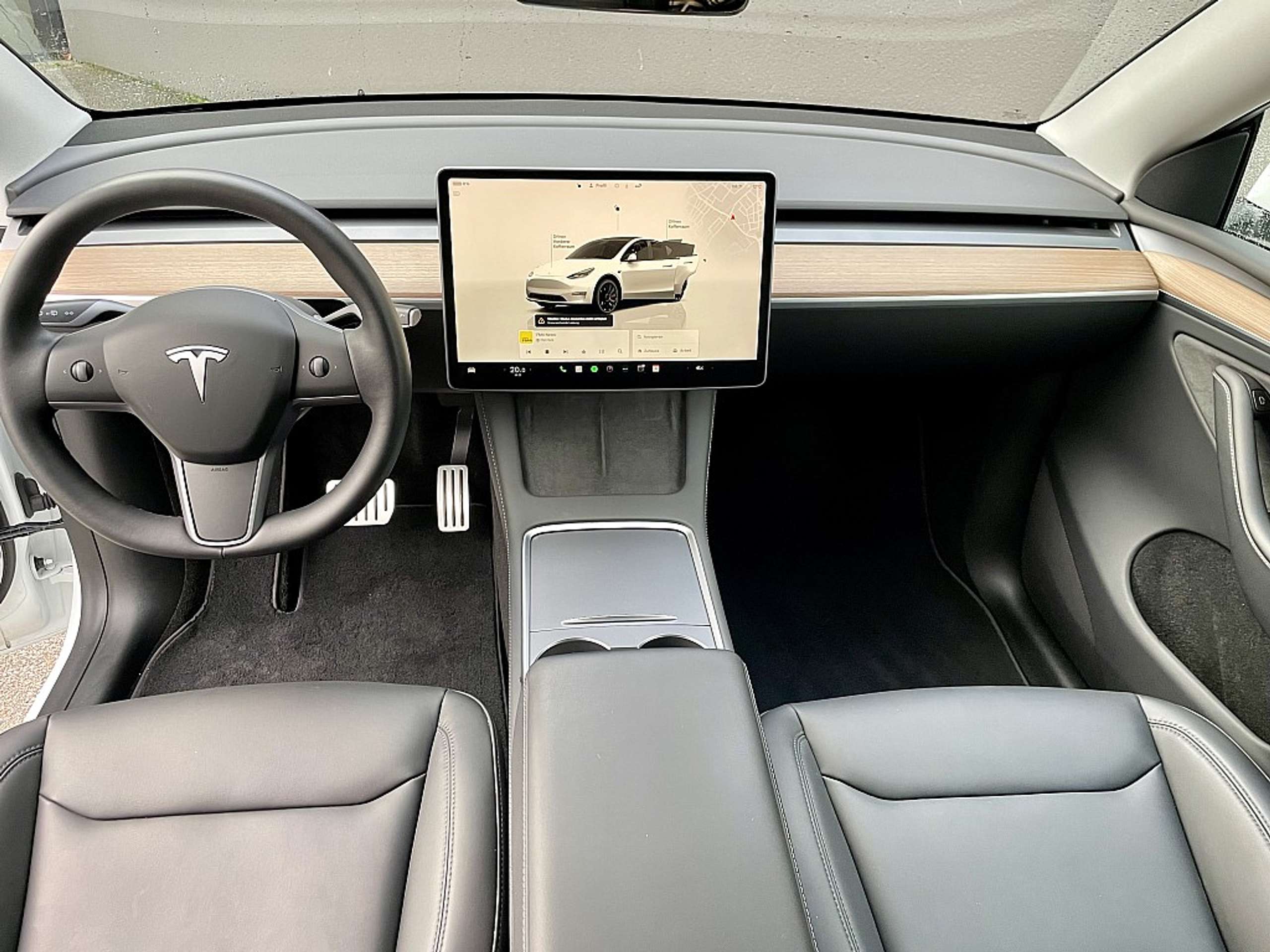 Tesla - Model Y