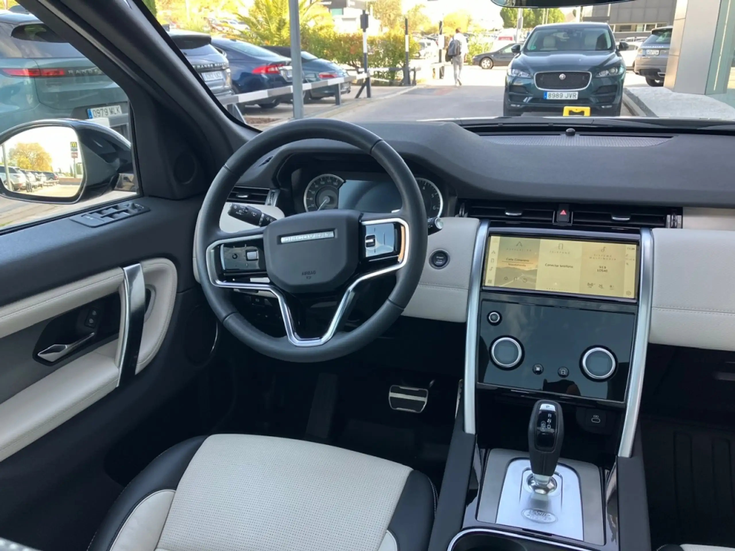 Land Rover - Discovery Sport