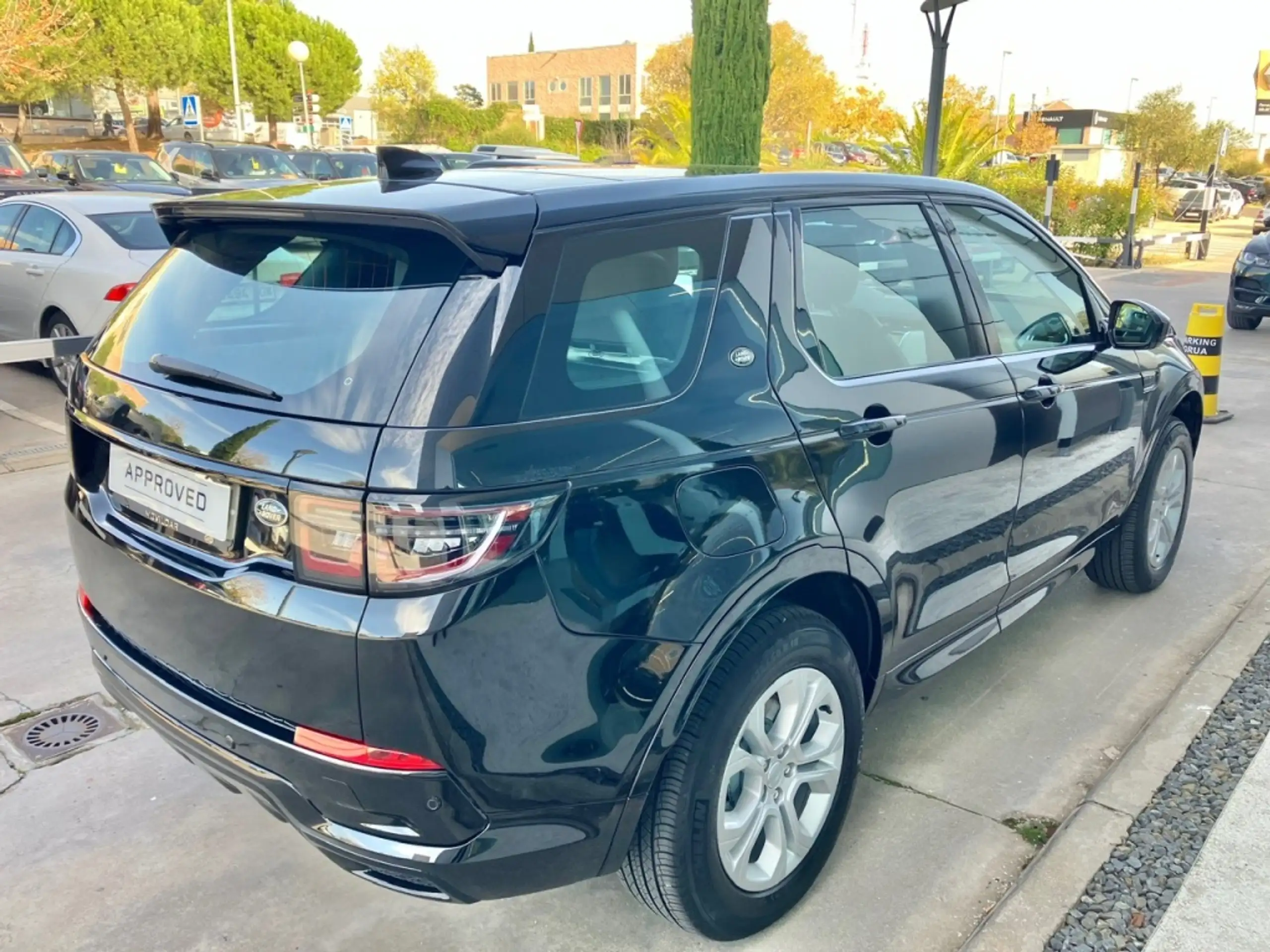 Land Rover - Discovery Sport