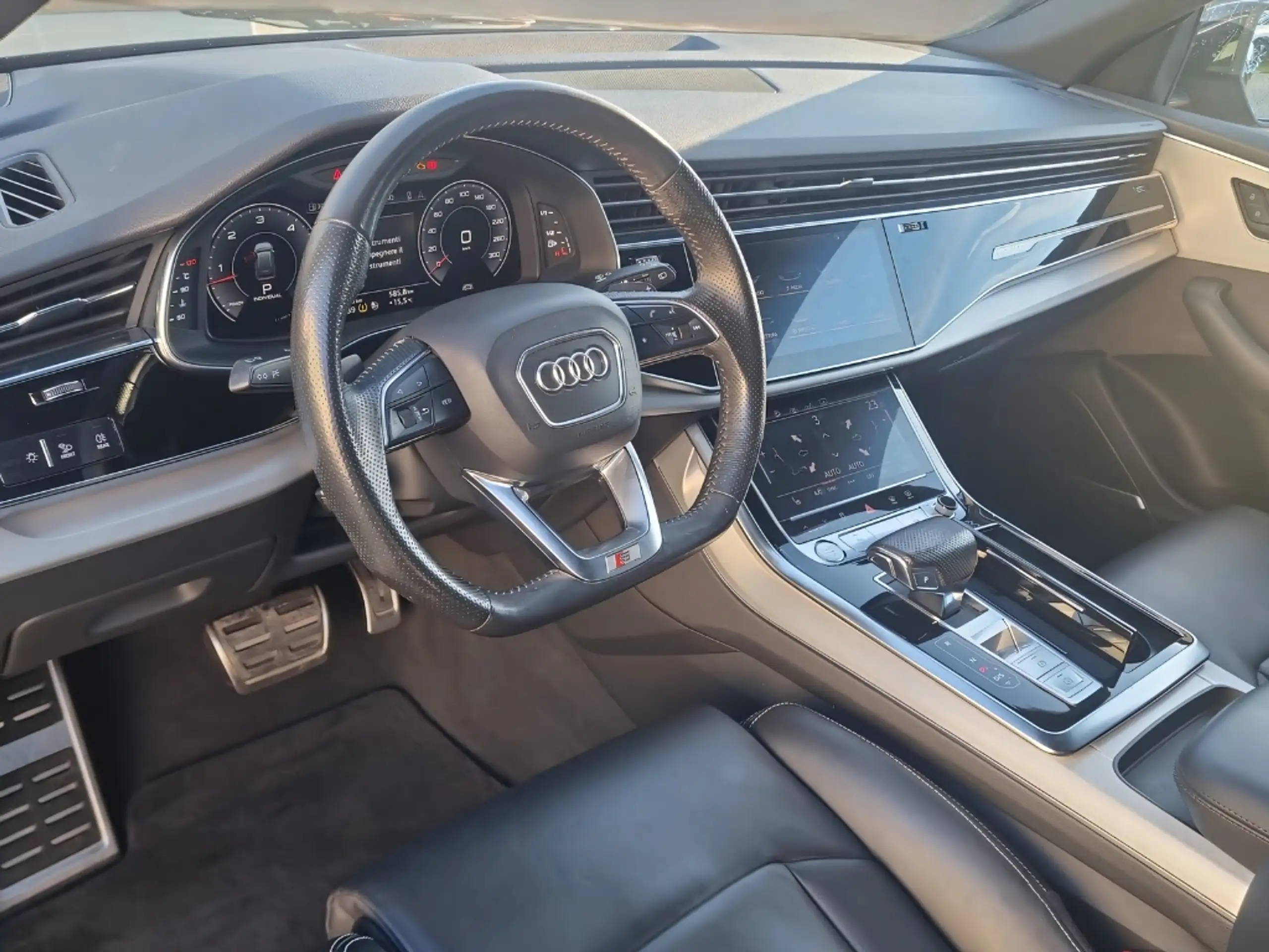 Audi - Q8