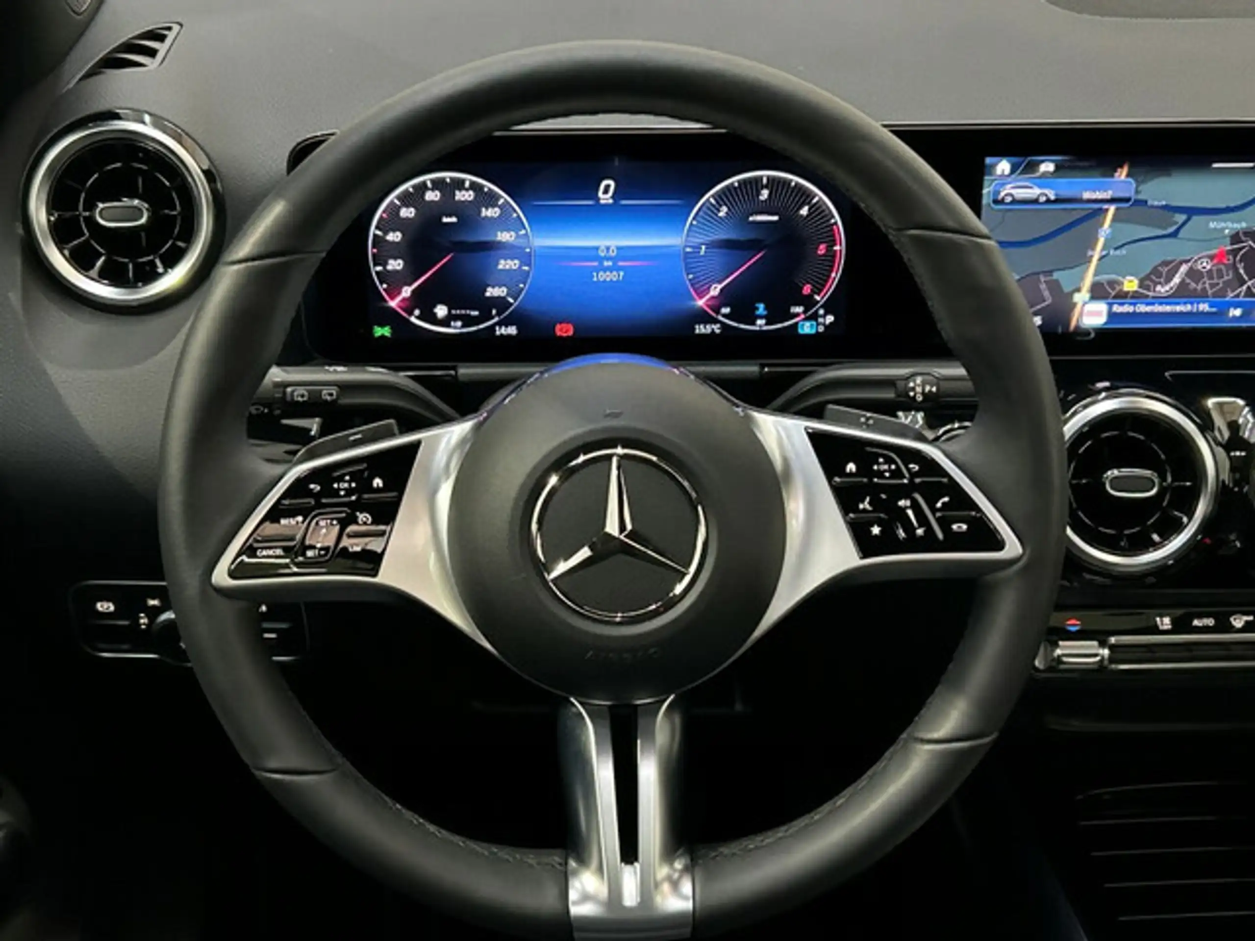 Mercedes-Benz - GLA 200