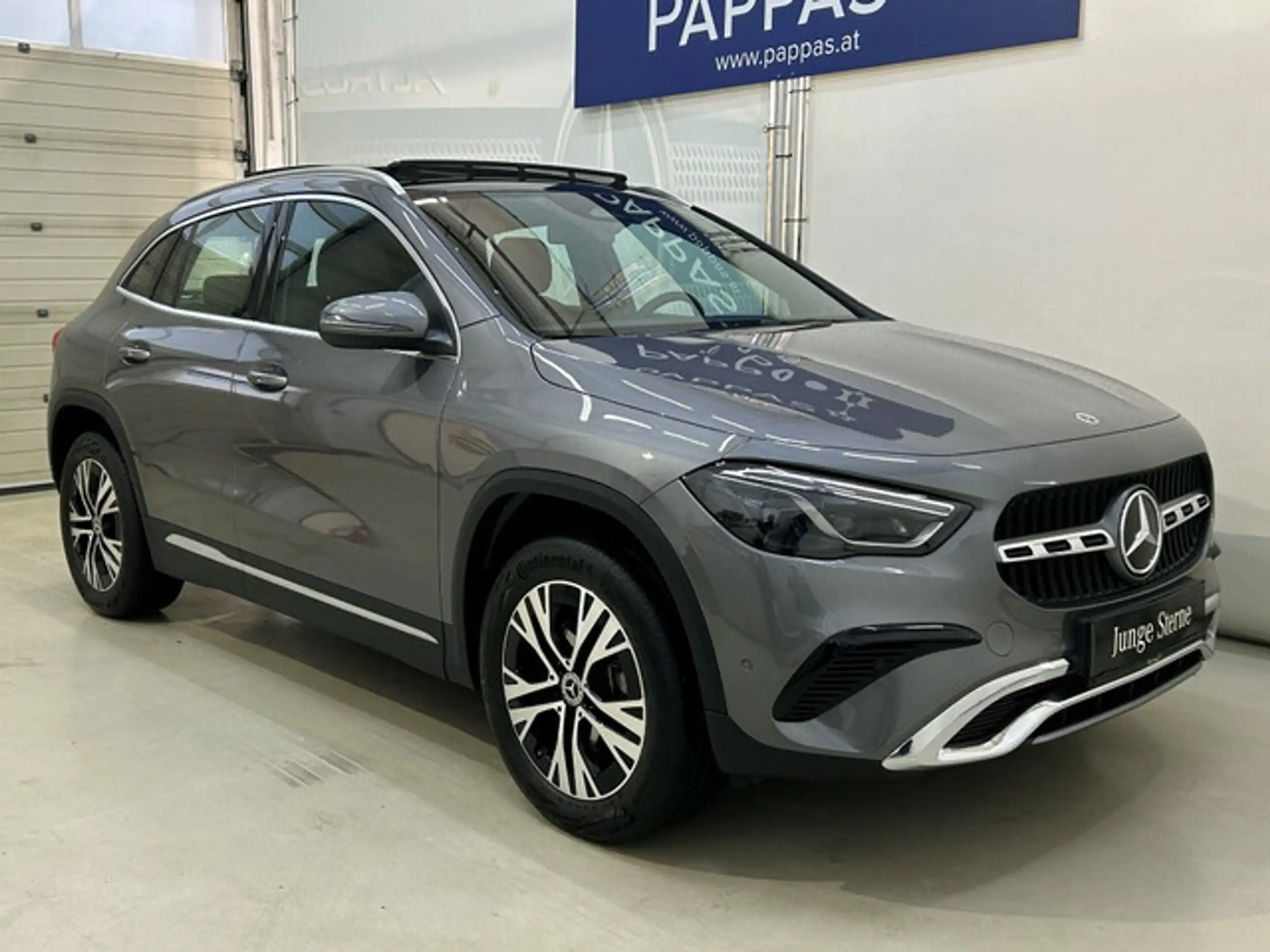 Mercedes-Benz - GLA 200