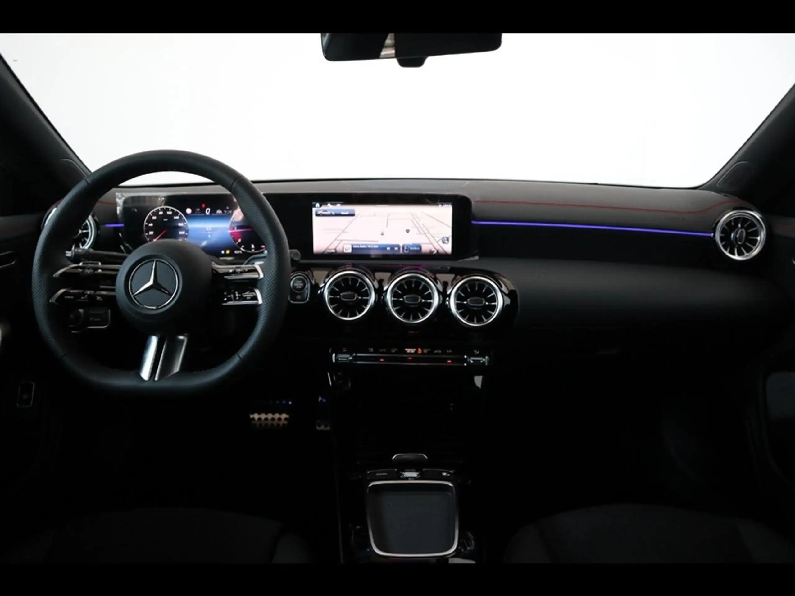 Mercedes-Benz - CLA 200