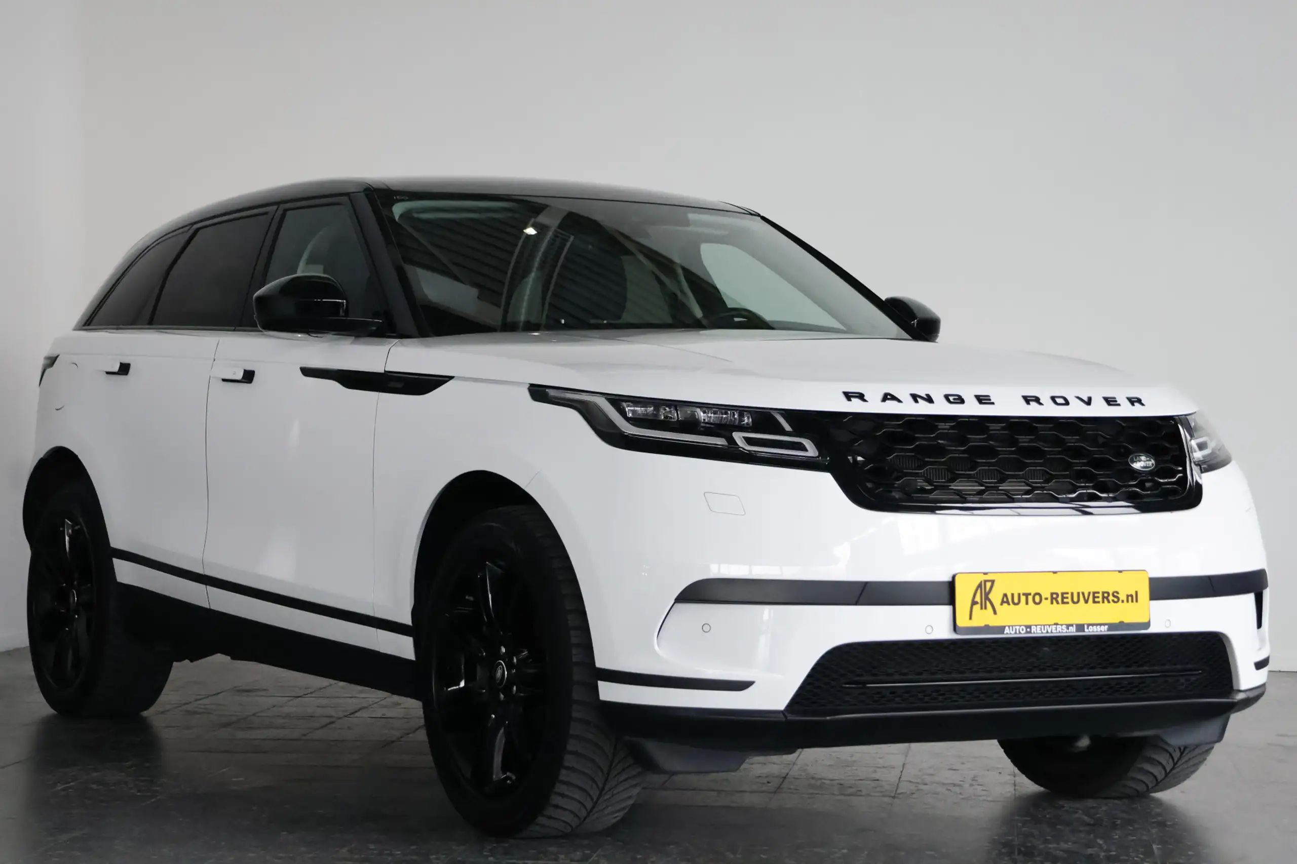 Land Rover - Range Rover Velar