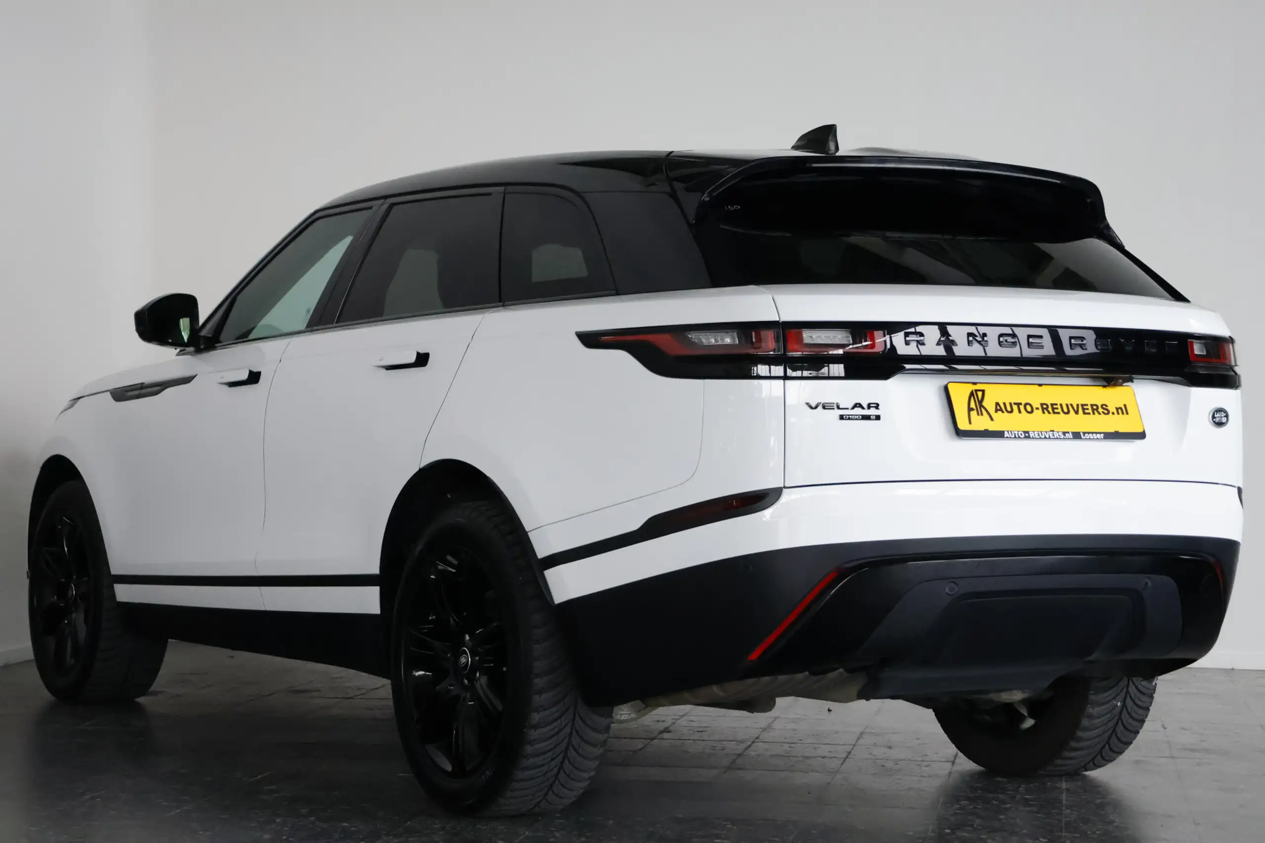 Land Rover - Range Rover Velar