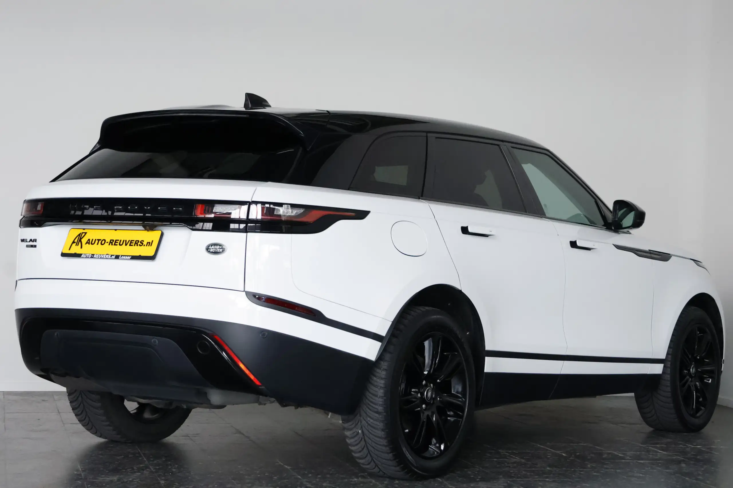 Land Rover - Range Rover Velar