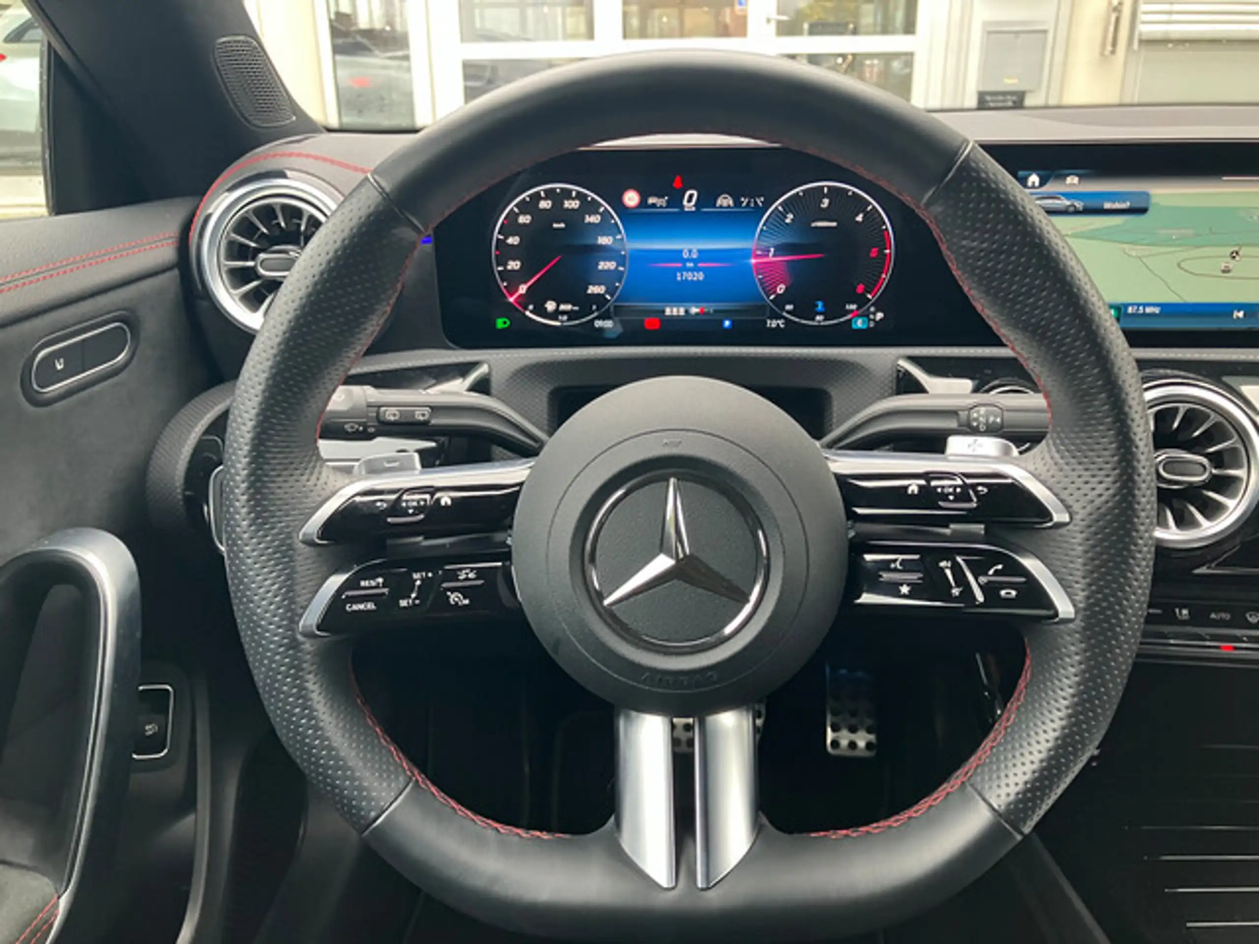 Mercedes-Benz - CLA 200