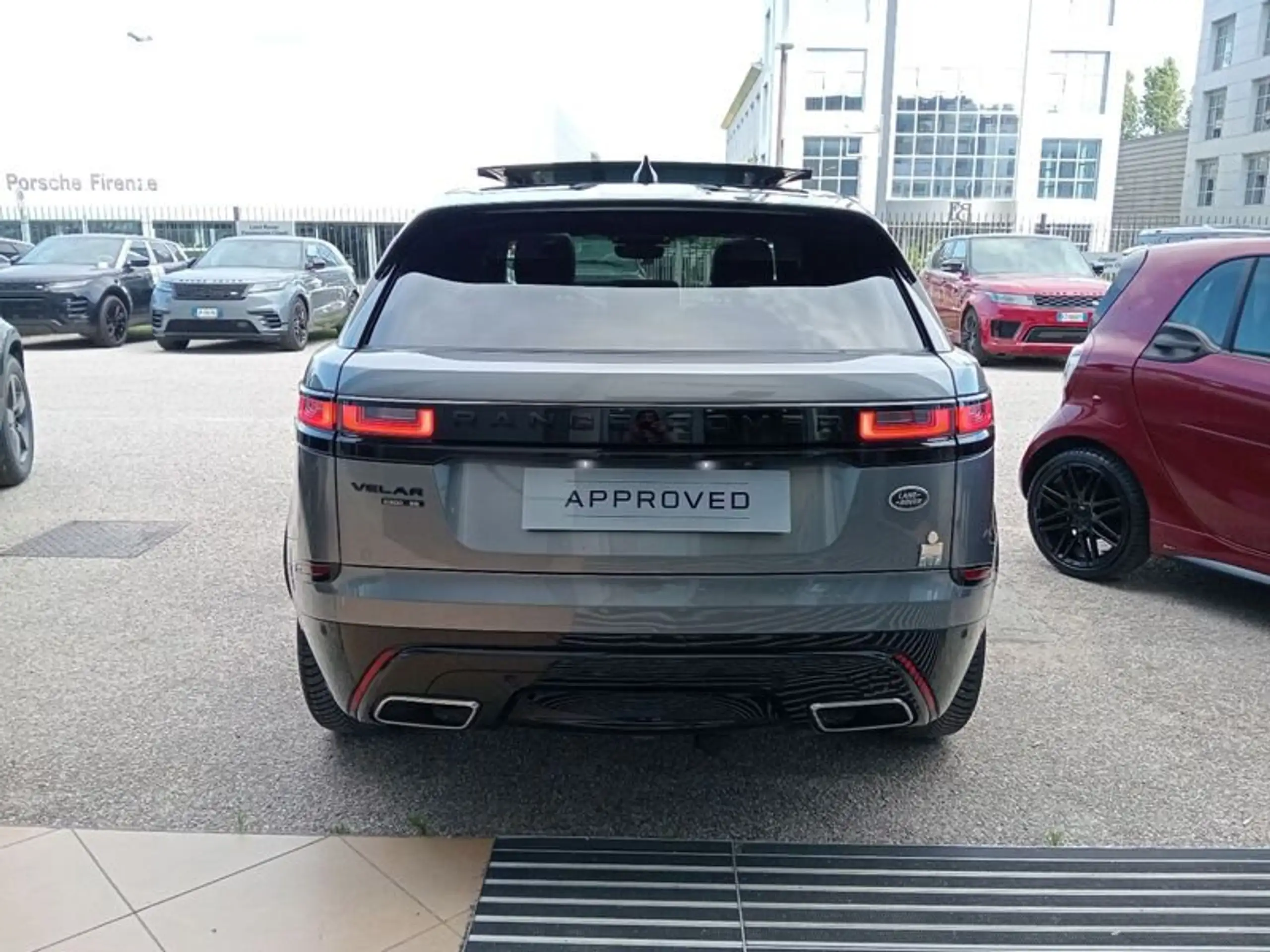 Land Rover - Range Rover Velar