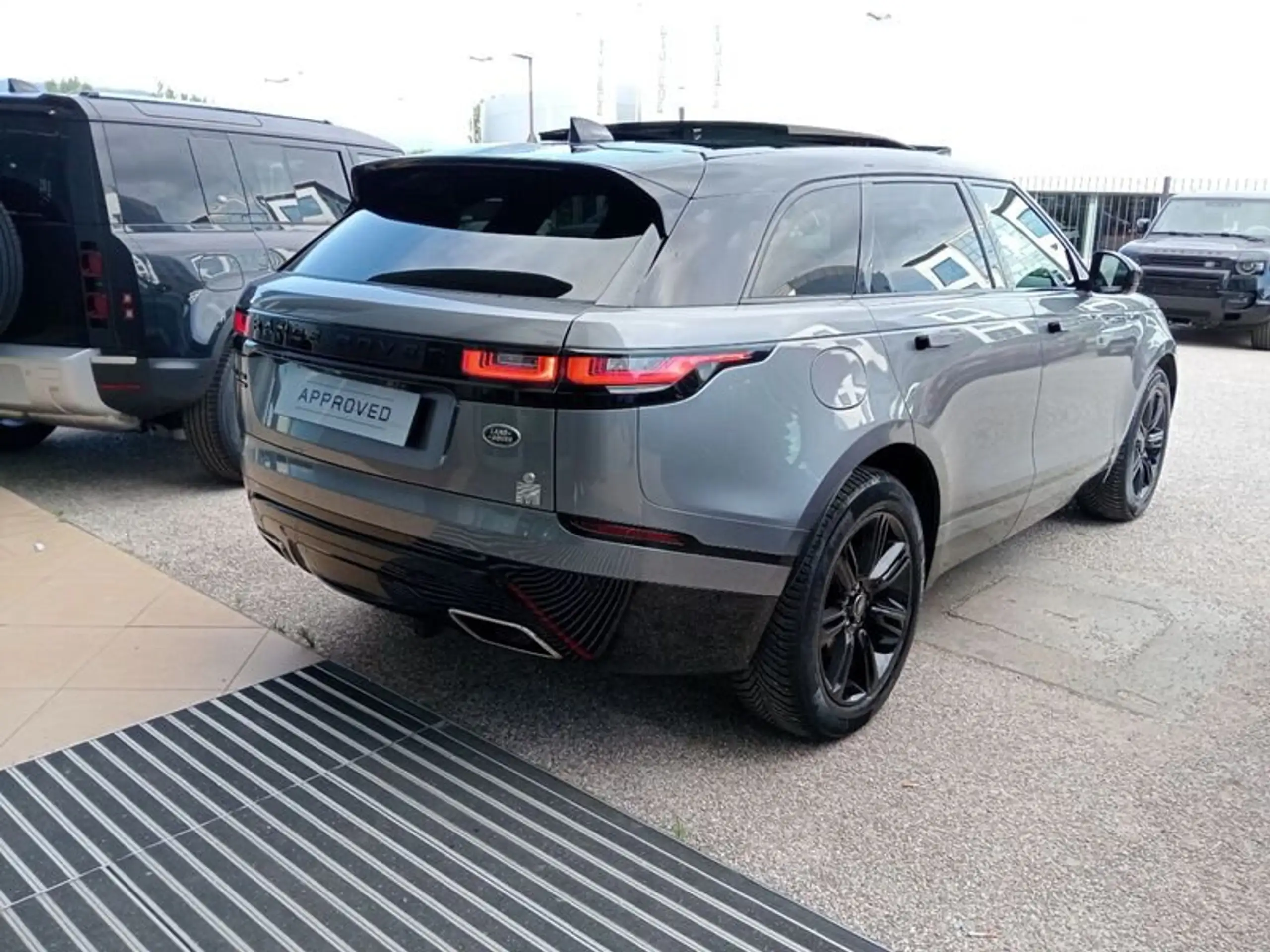 Land Rover - Range Rover Velar