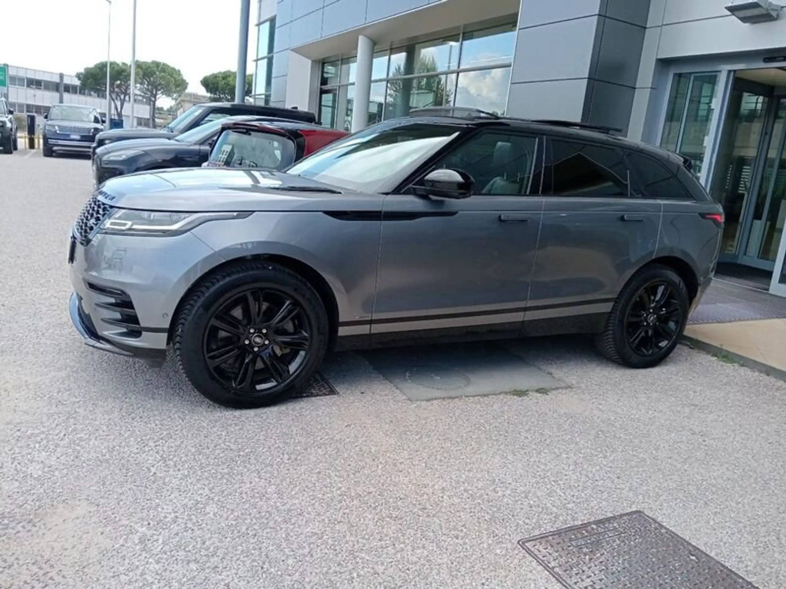 Land Rover - Range Rover Velar