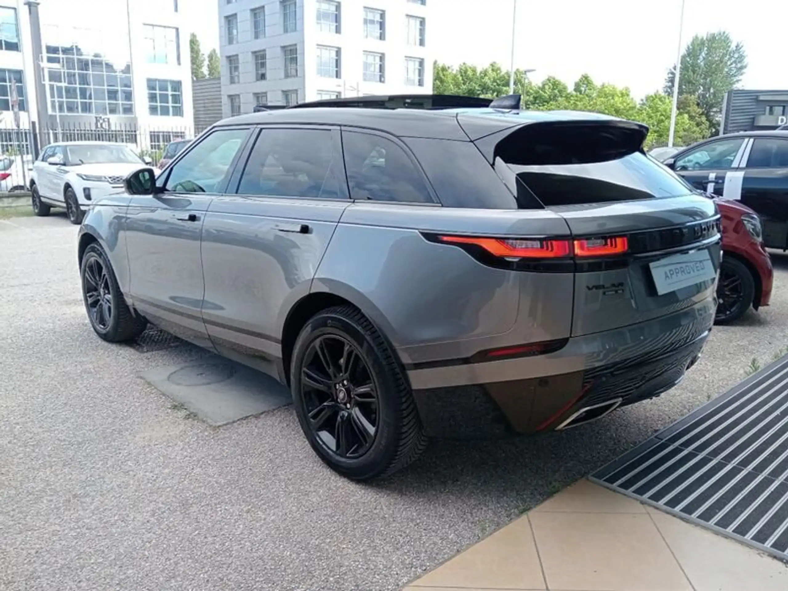 Land Rover - Range Rover Velar