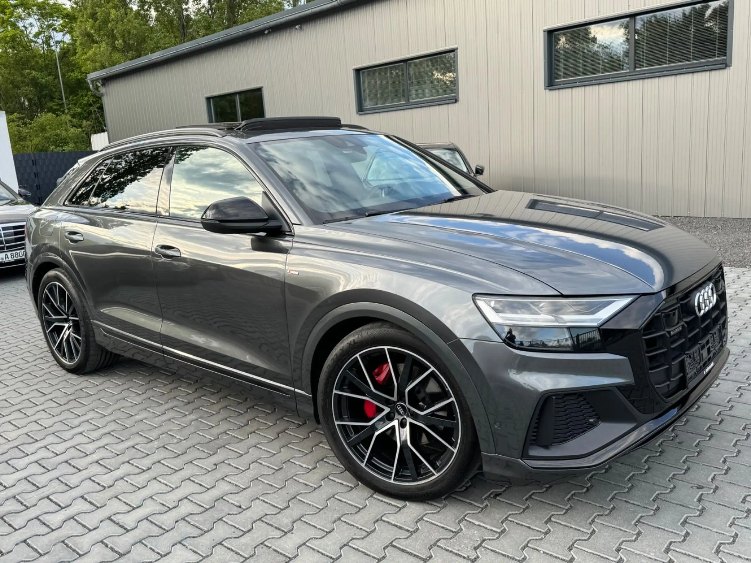 Audi - Q8