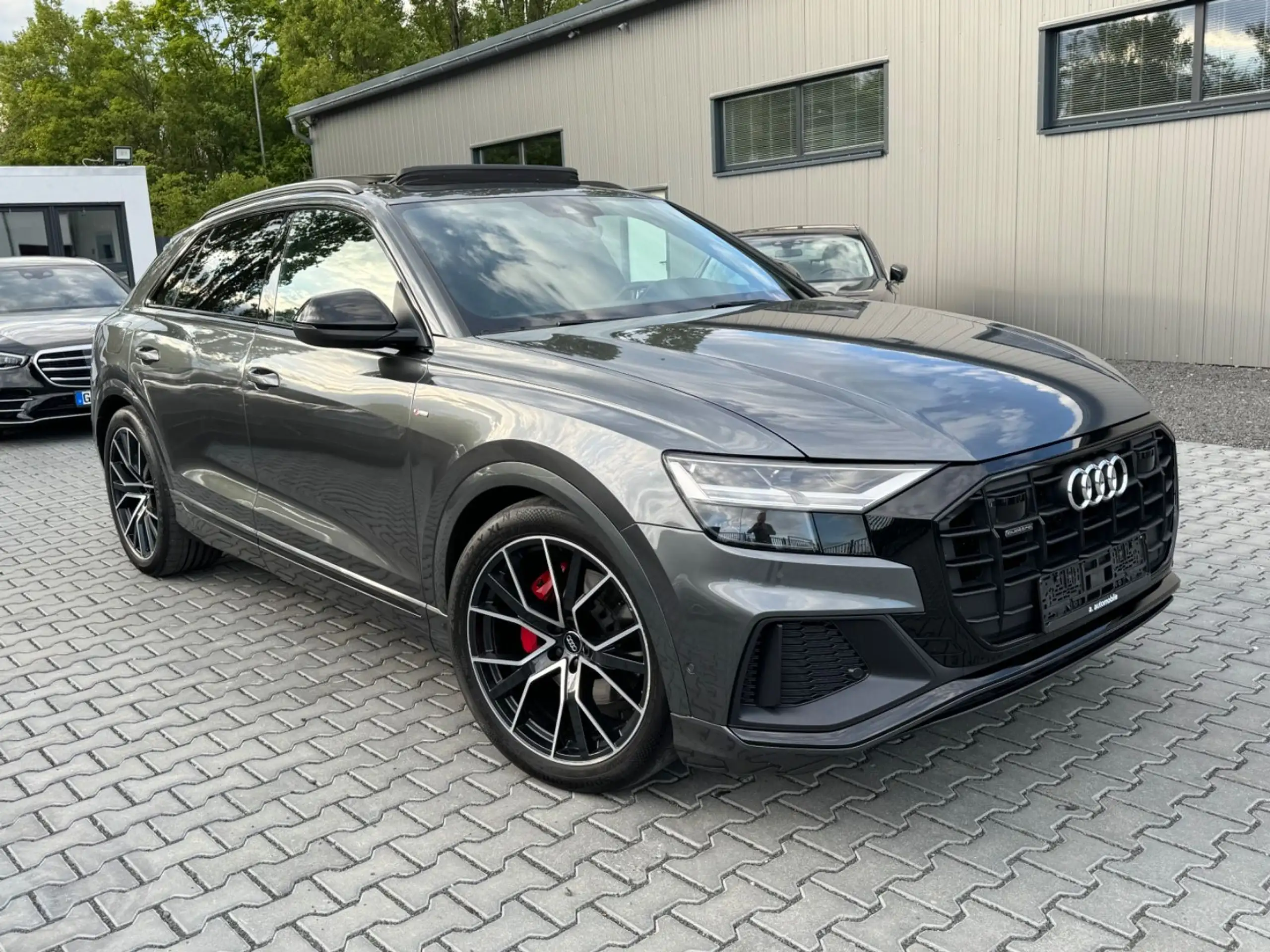 Audi - Q8