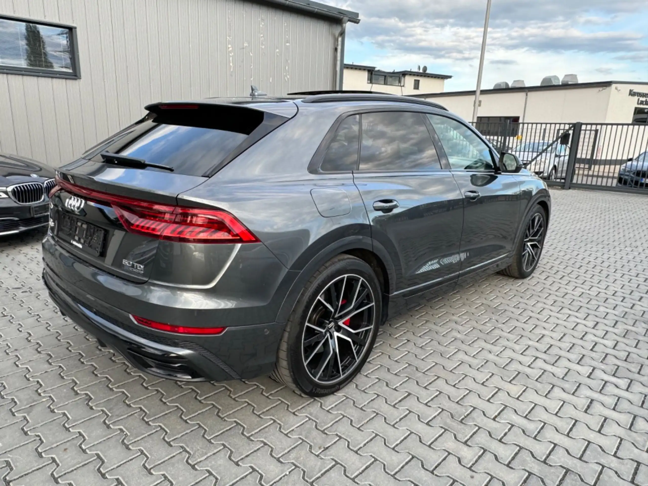 Audi - Q8