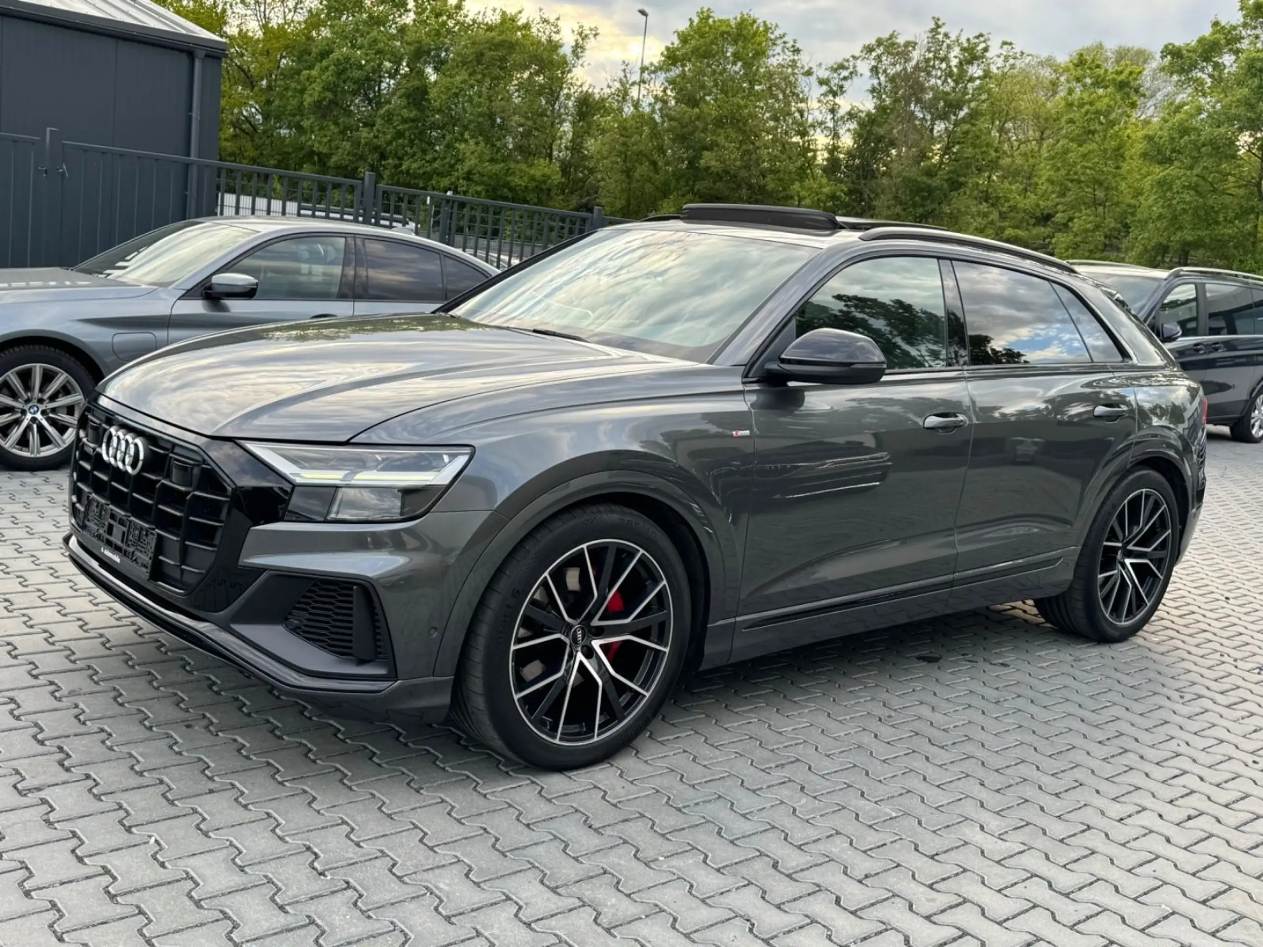 Audi - Q8