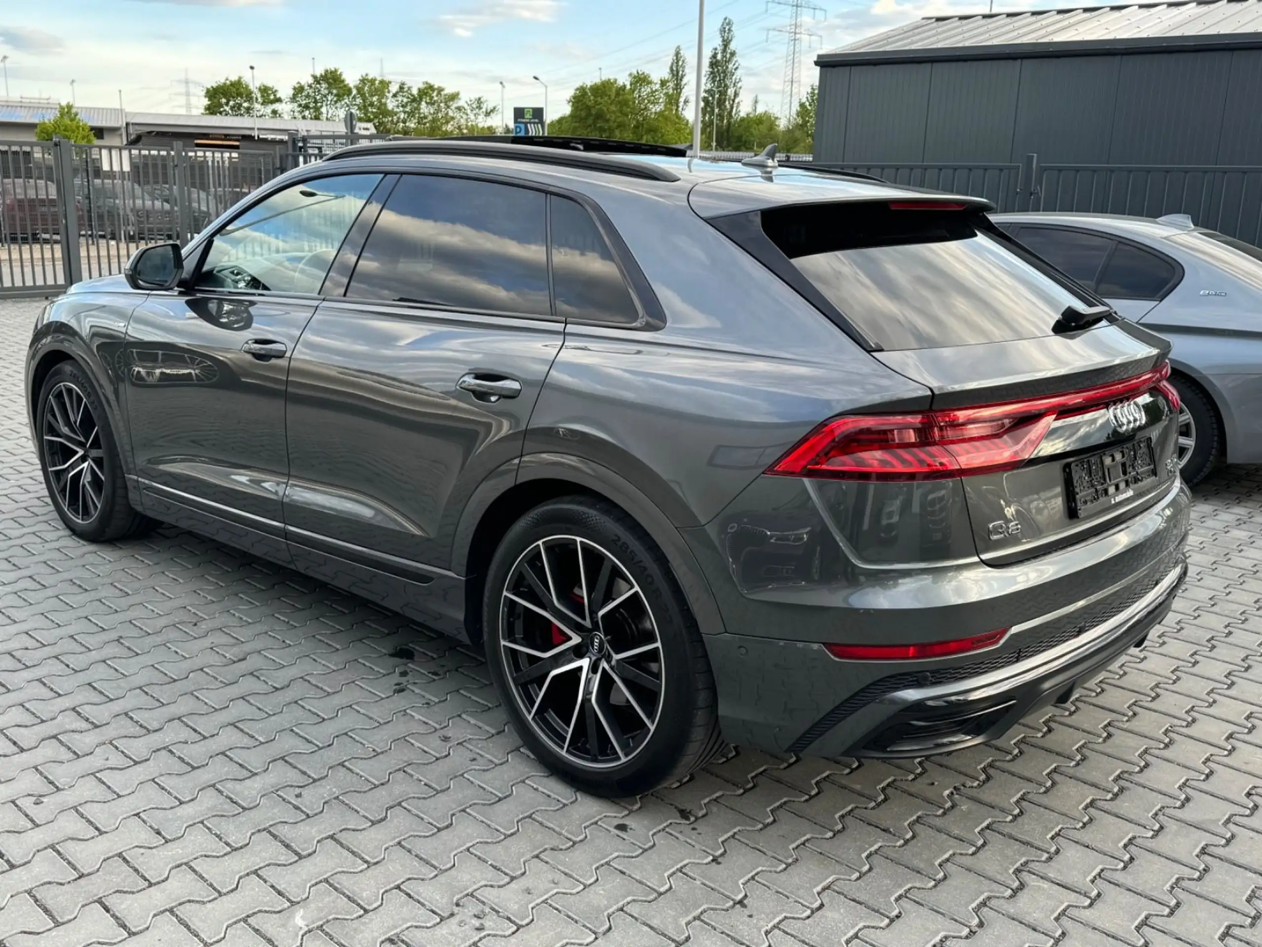 Audi - Q8