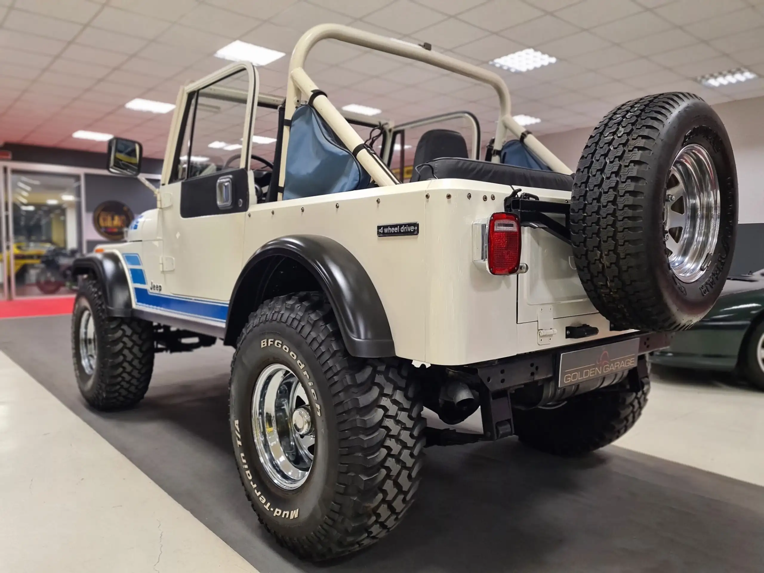 Jeep - CJ-7