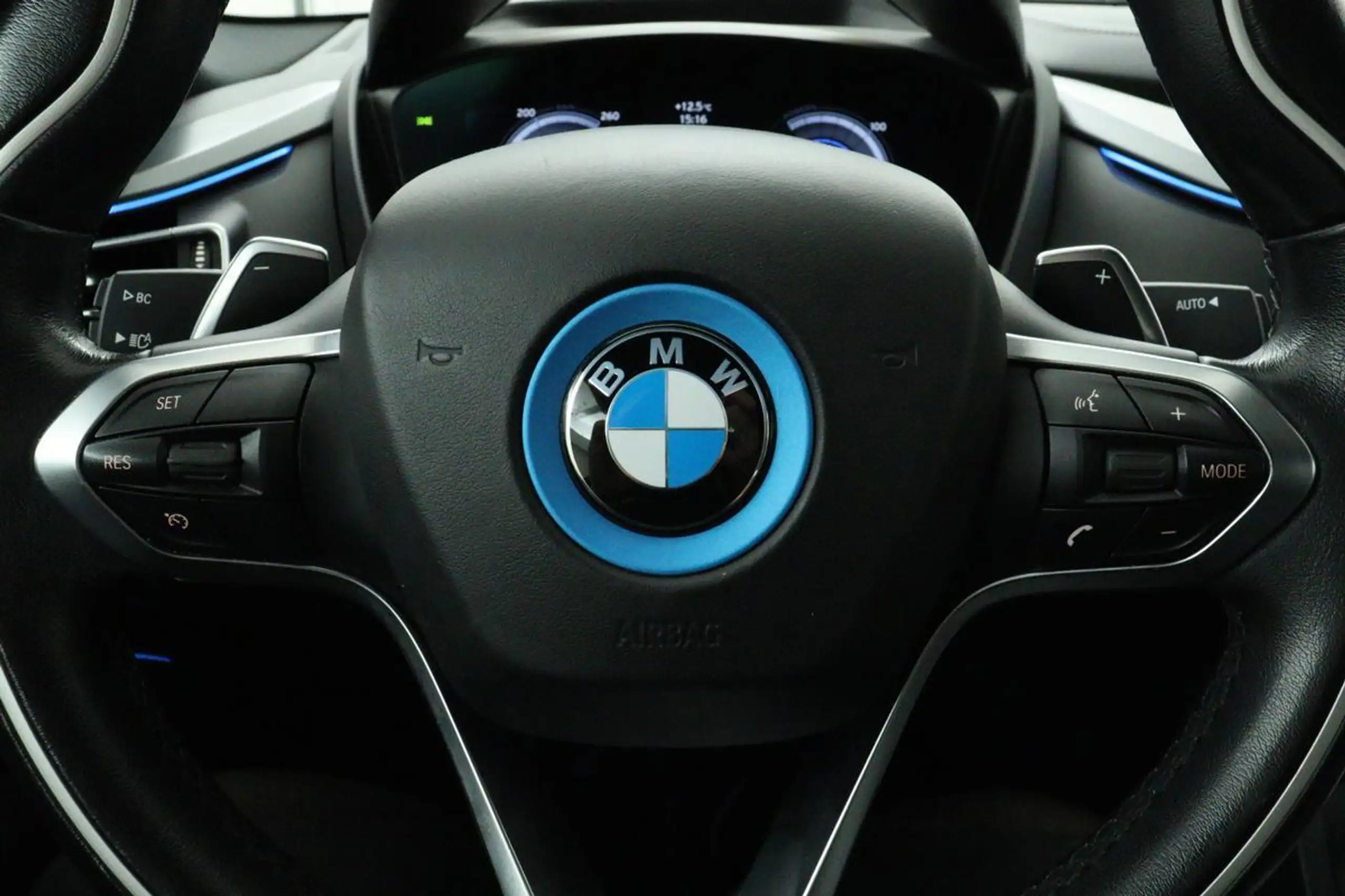 BMW - i8