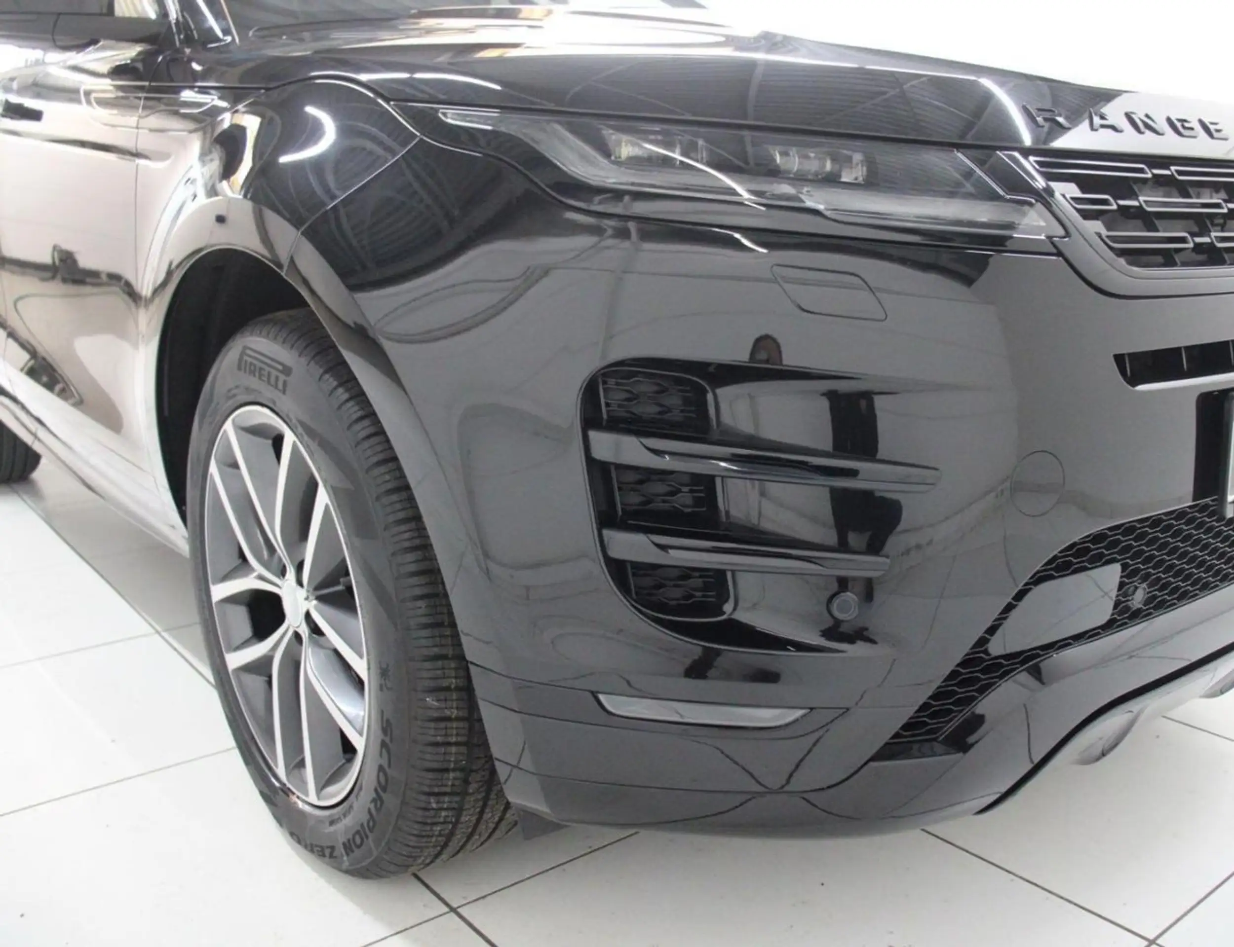 Land Rover - Range Rover Evoque