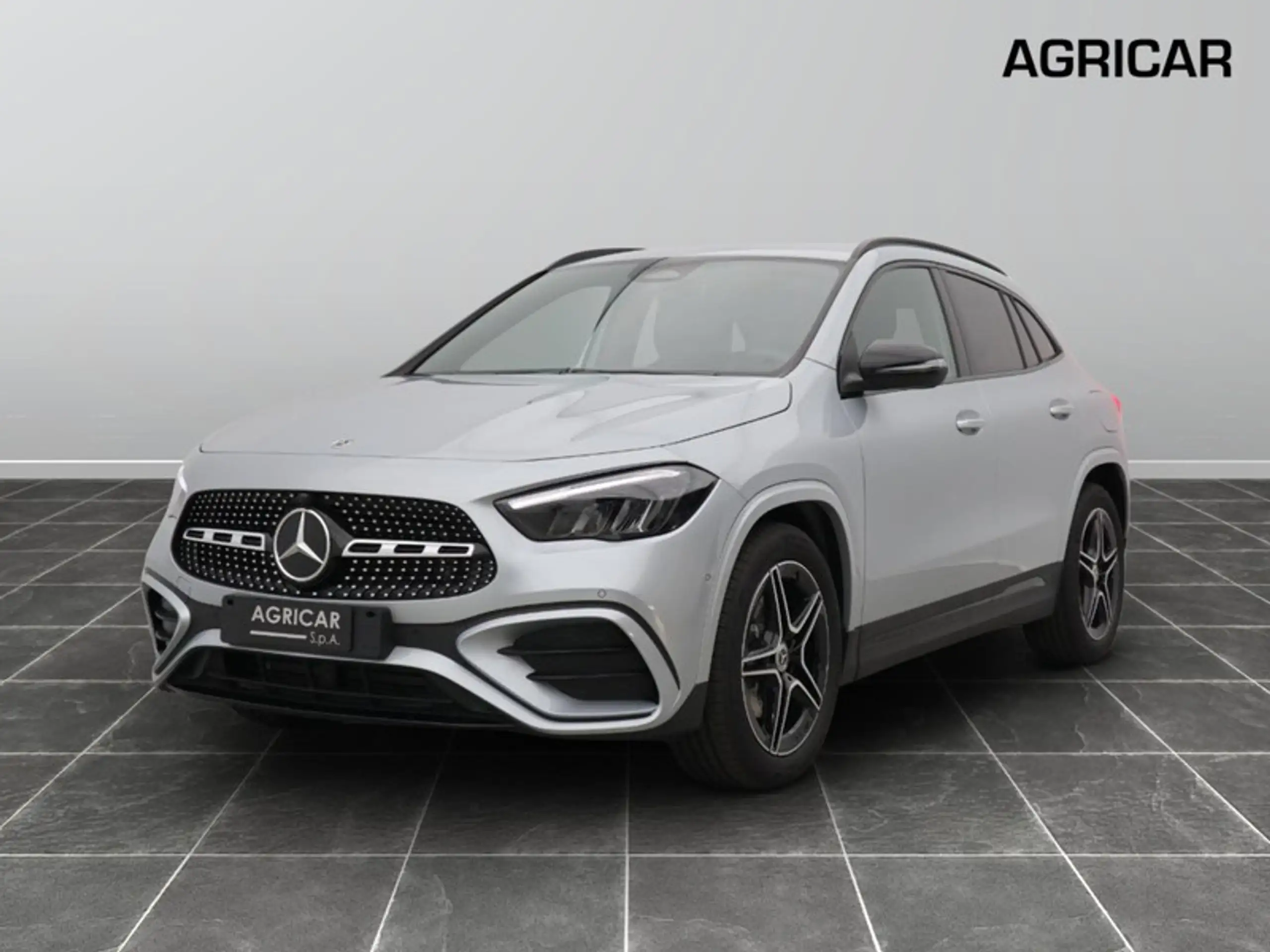 Mercedes-Benz - GLA 200