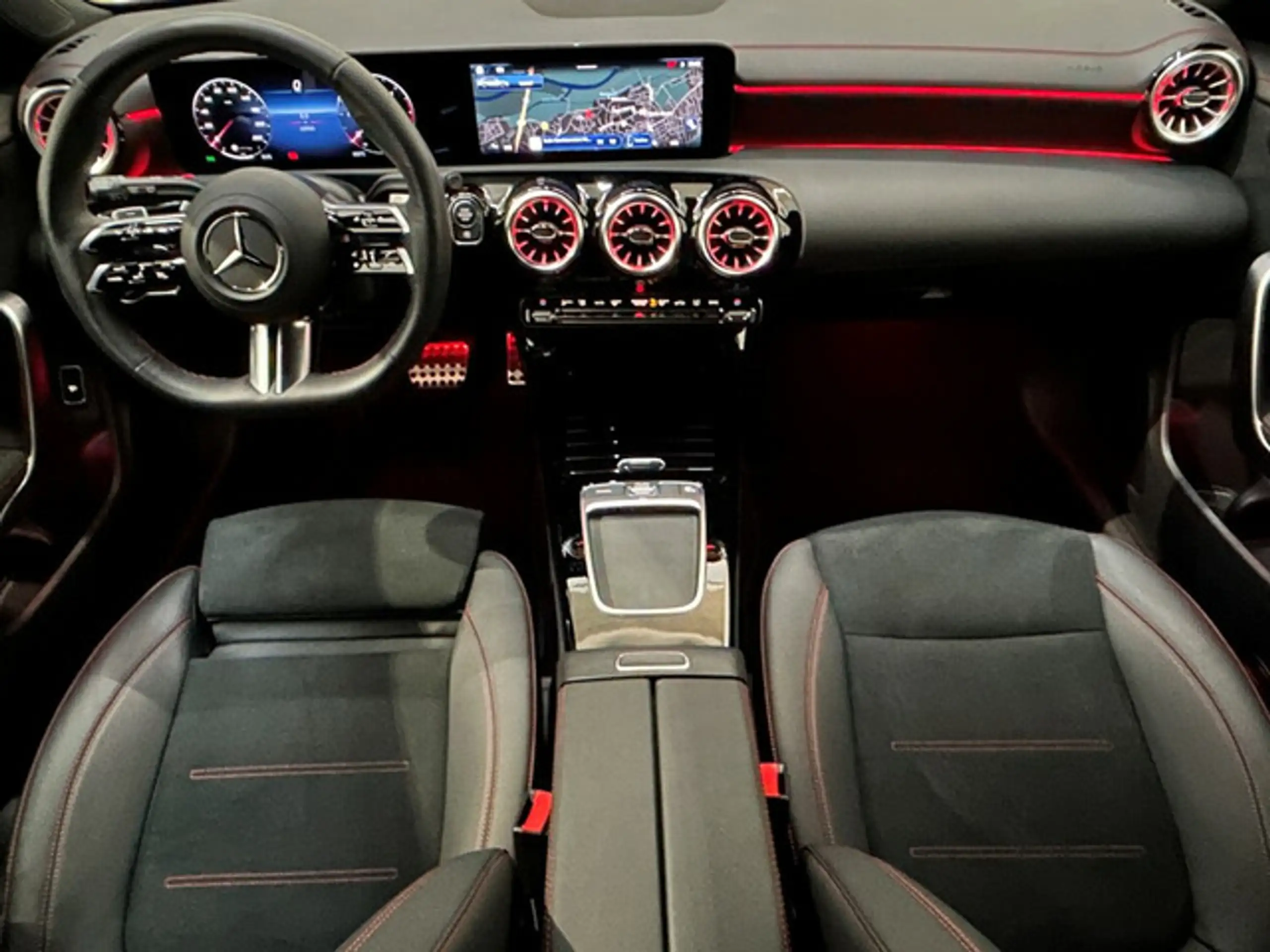 Mercedes-Benz - CLA 200