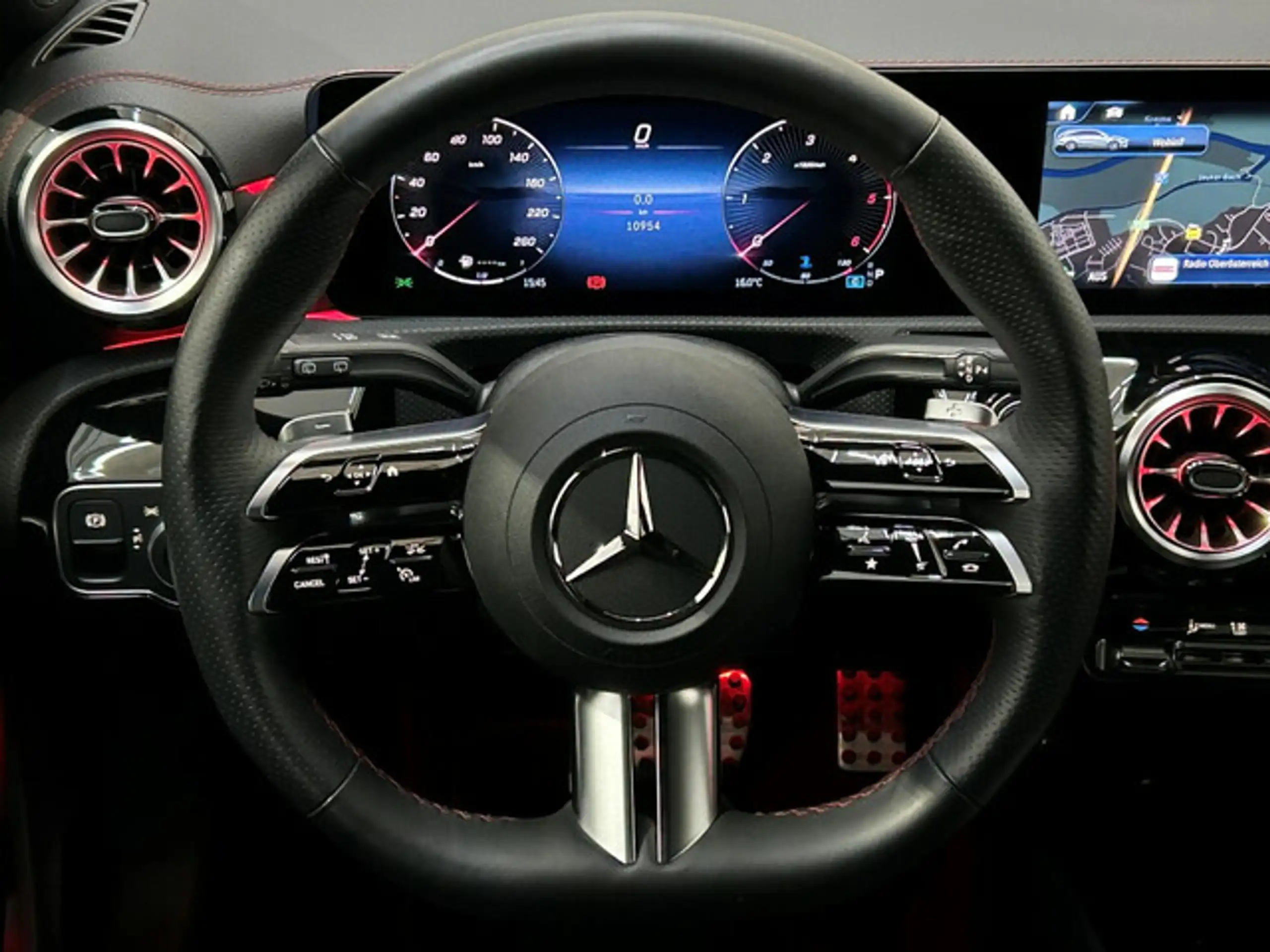 Mercedes-Benz - CLA 200