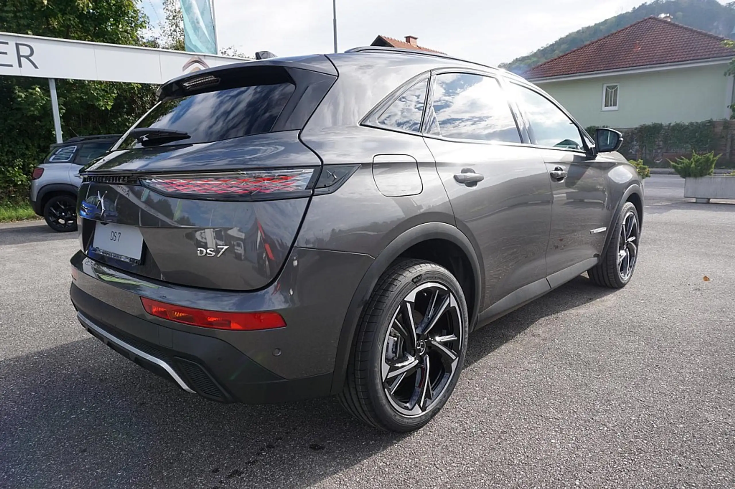 DS Automobiles - DS 7 Crossback