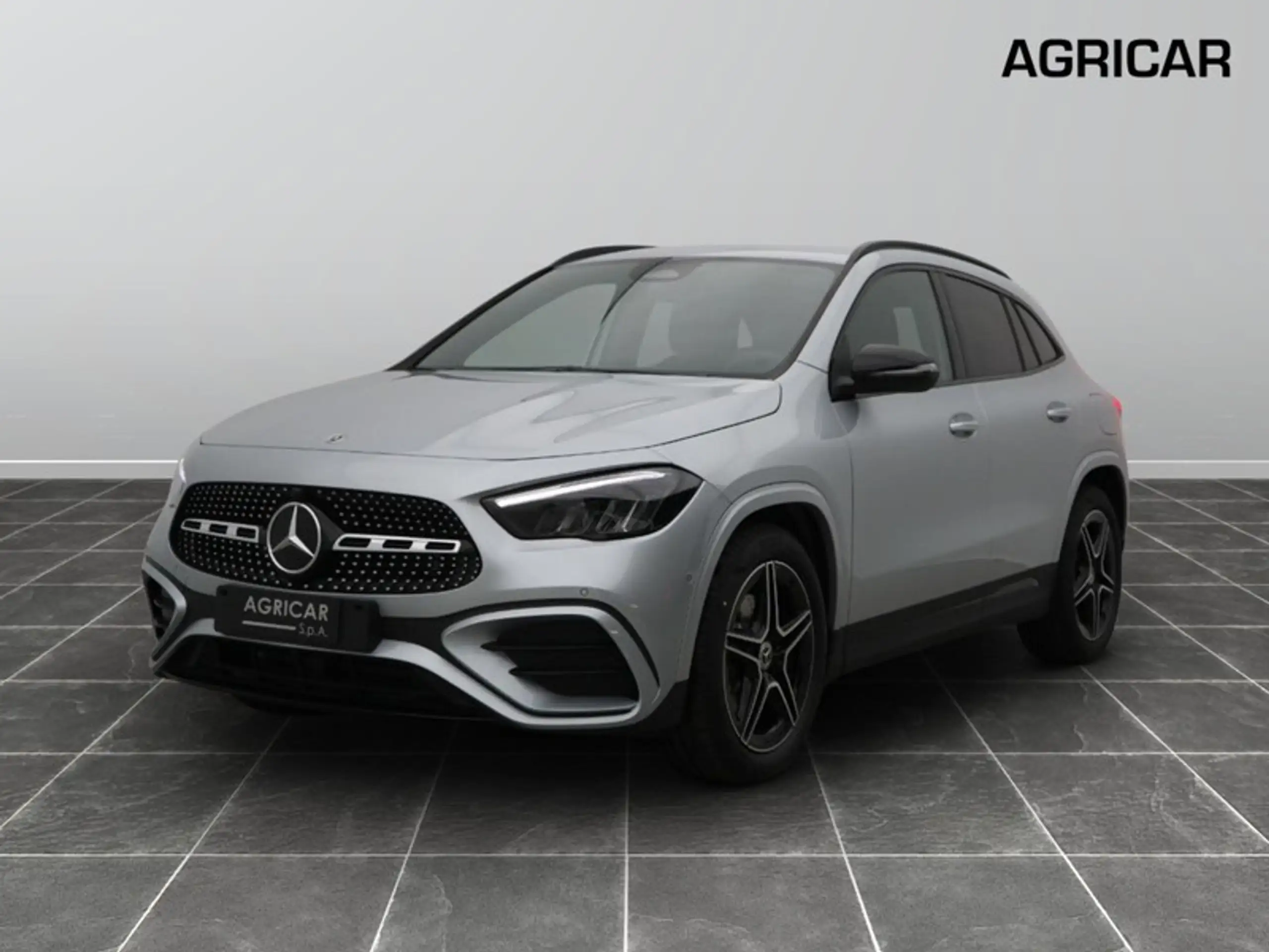 Mercedes-Benz - GLA 200