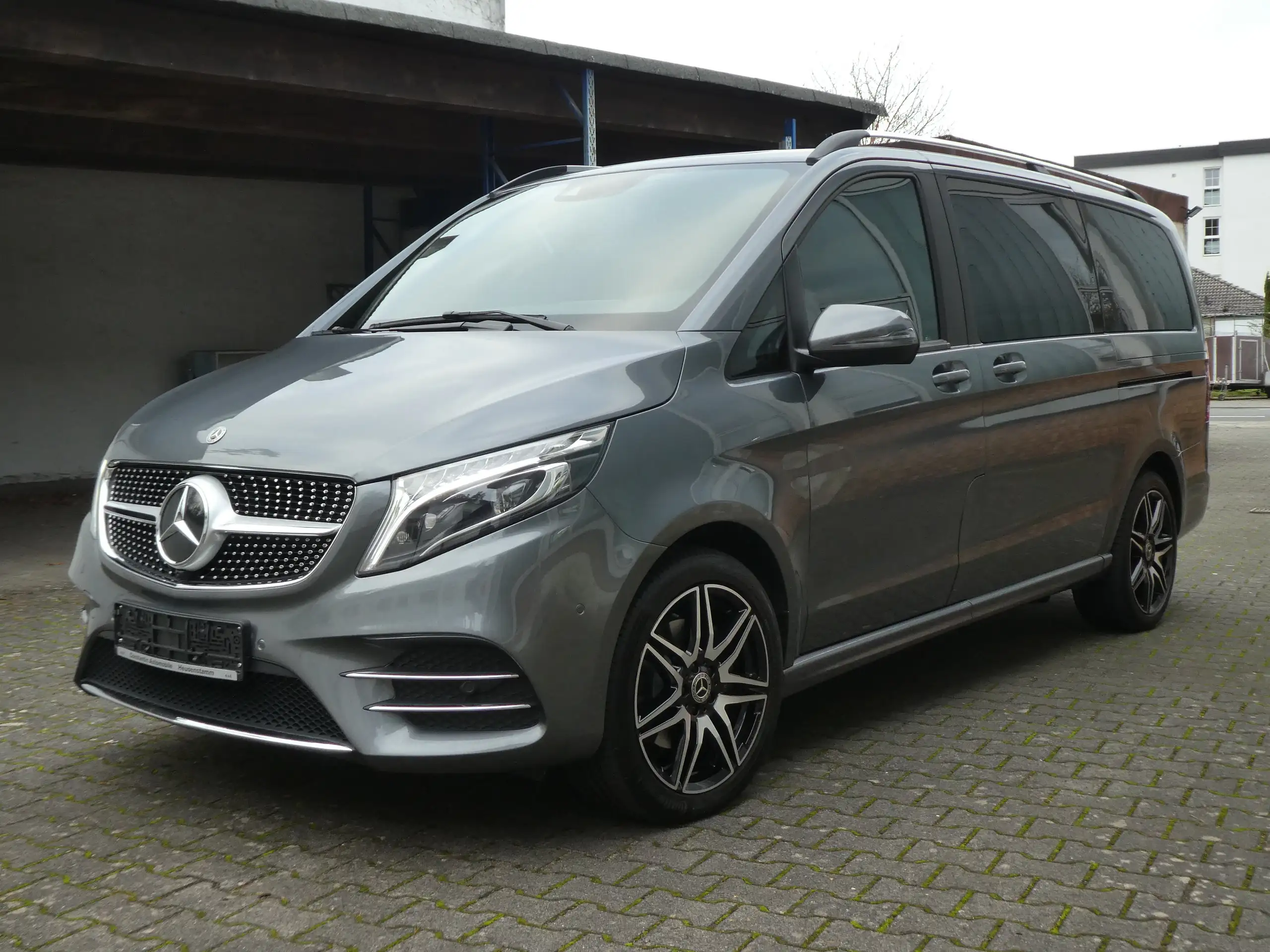 Mercedes-Benz - V 250