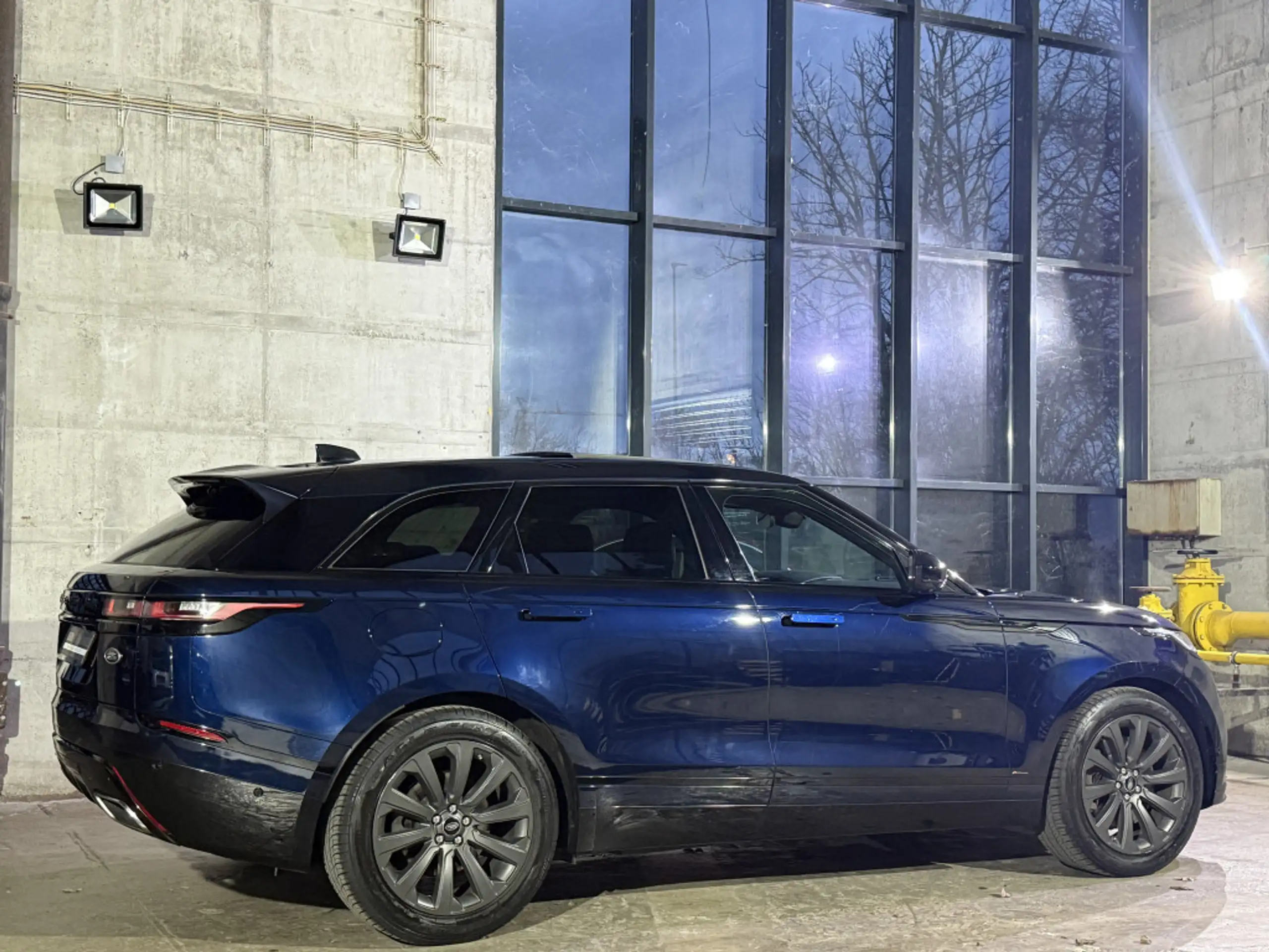 Land Rover - Range Rover Velar