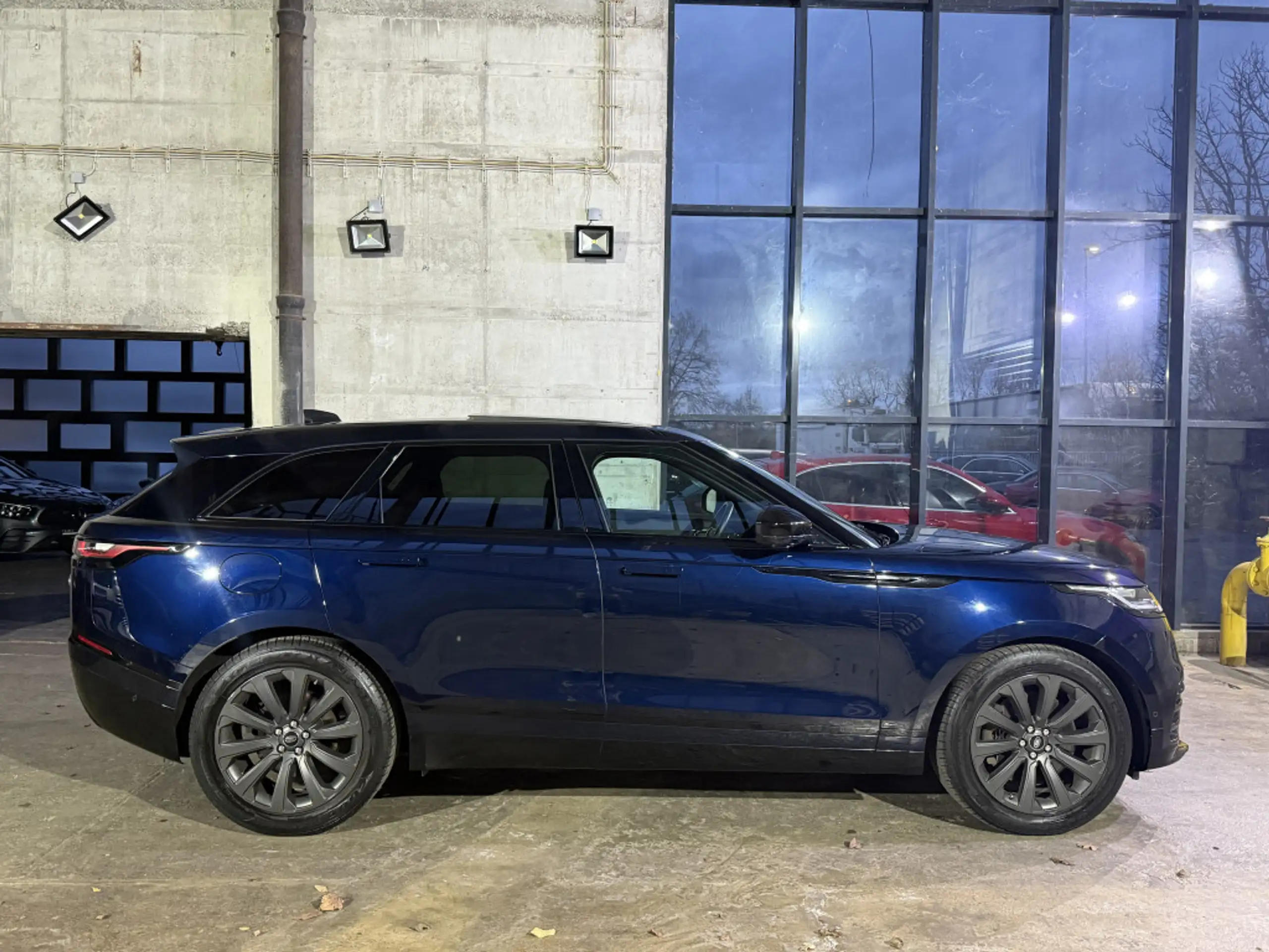 Land Rover - Range Rover Velar