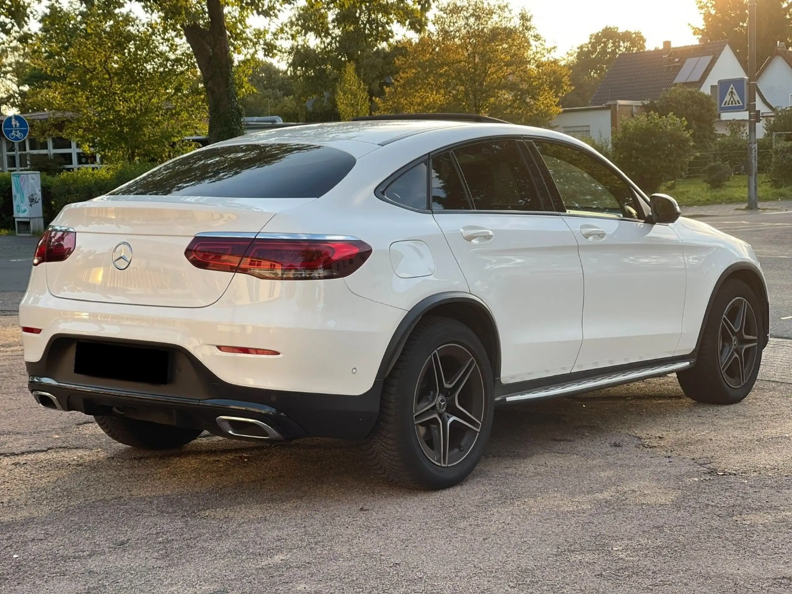 Mercedes-Benz - GLC 220