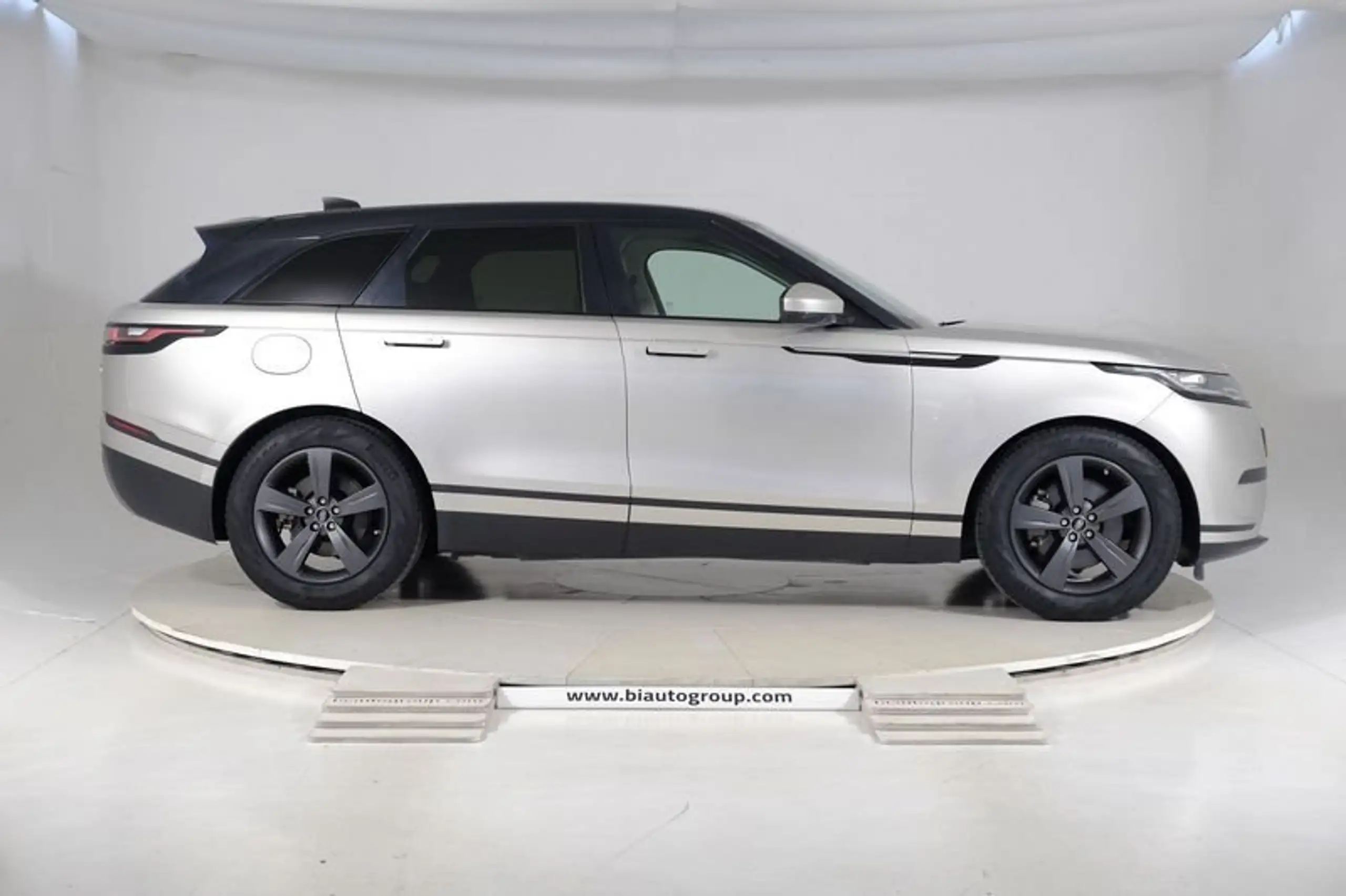 Land Rover - Range Rover Velar