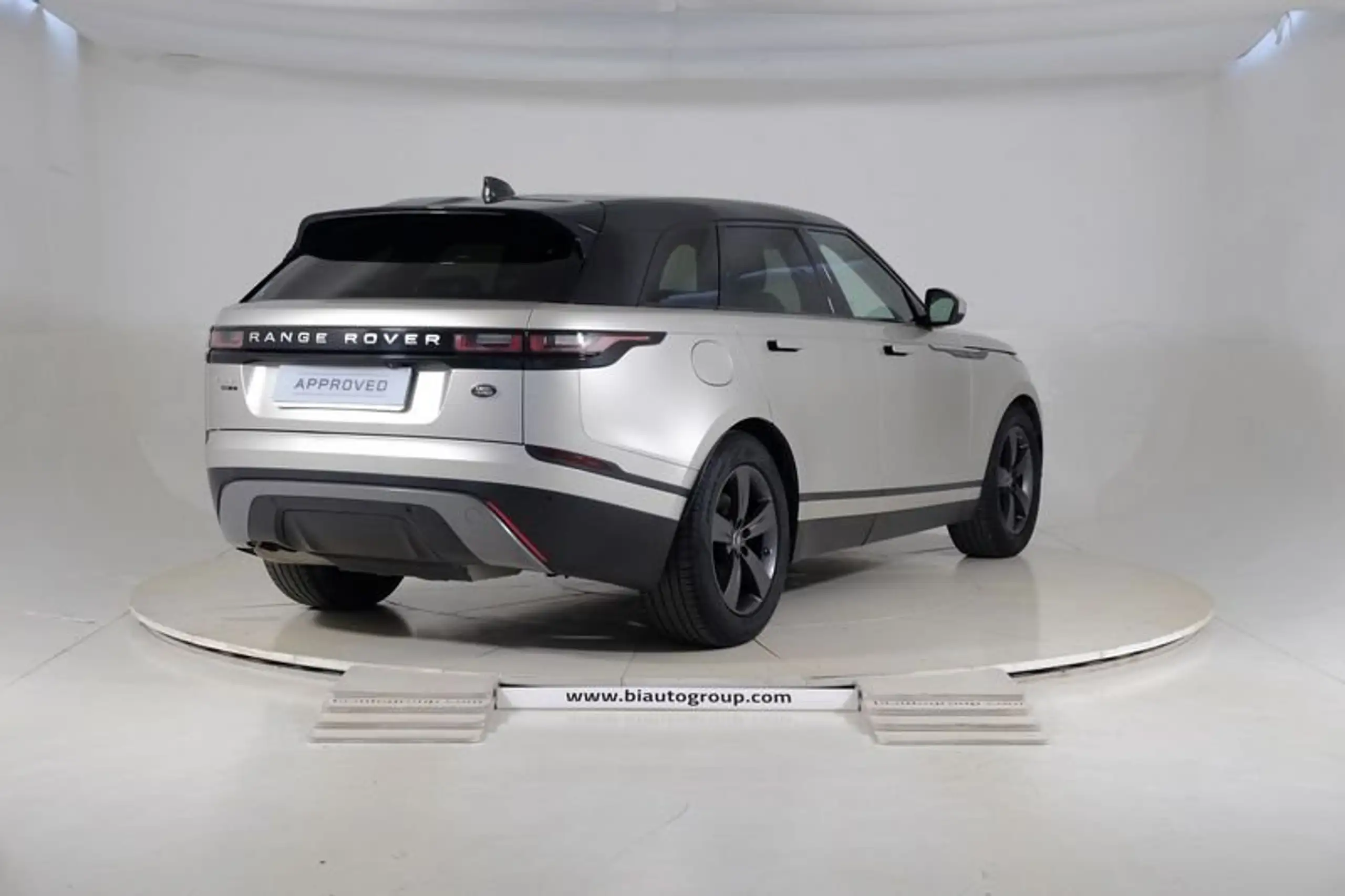 Land Rover - Range Rover Velar