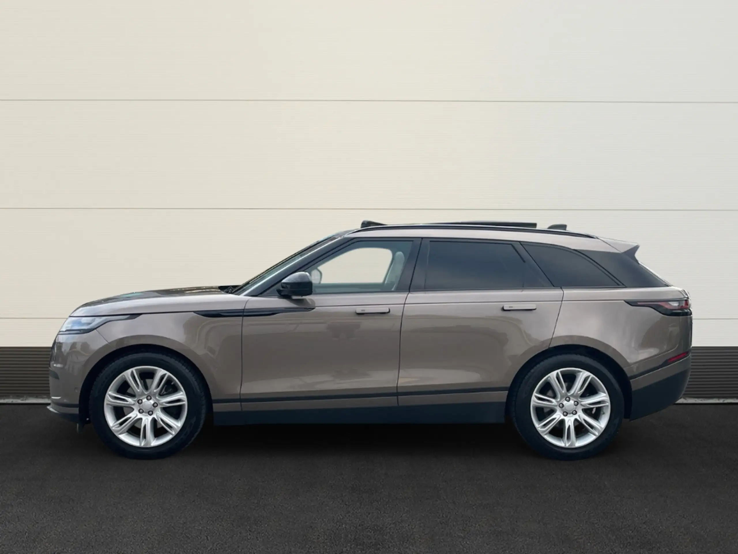 Land Rover - Range Rover Velar