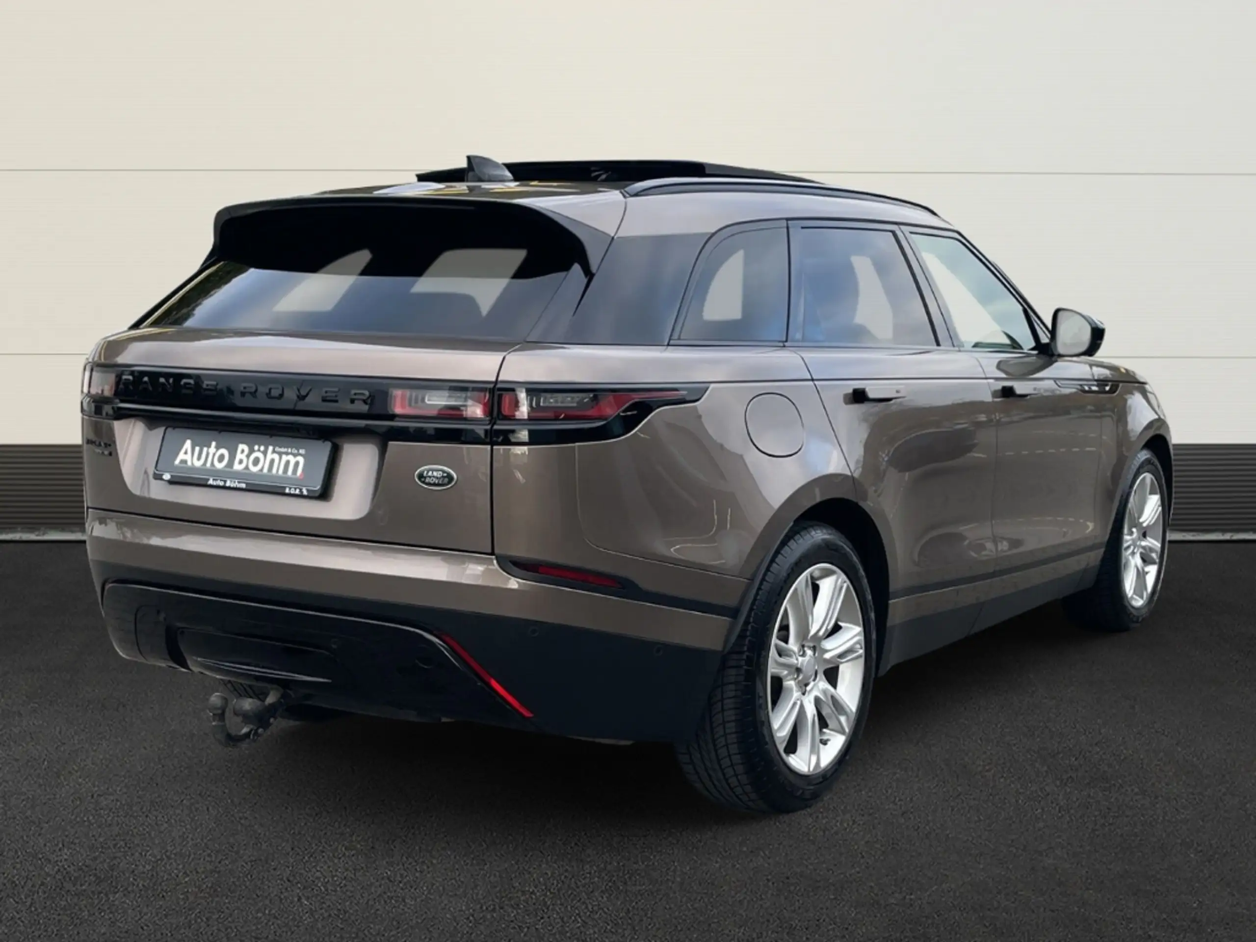 Land Rover - Range Rover Velar