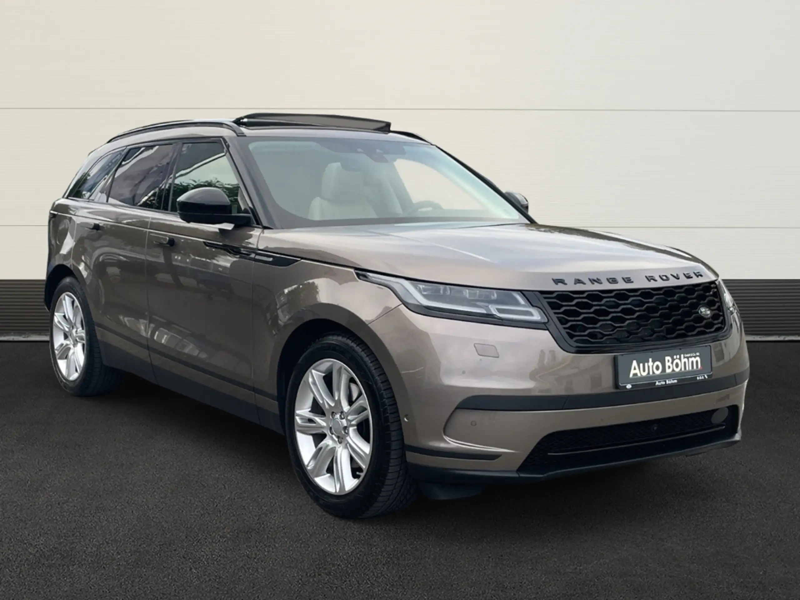 Land Rover - Range Rover Velar